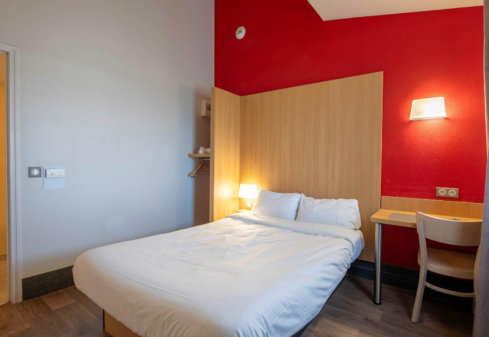 Quadruple 4 Bedroom with Private Bathroom