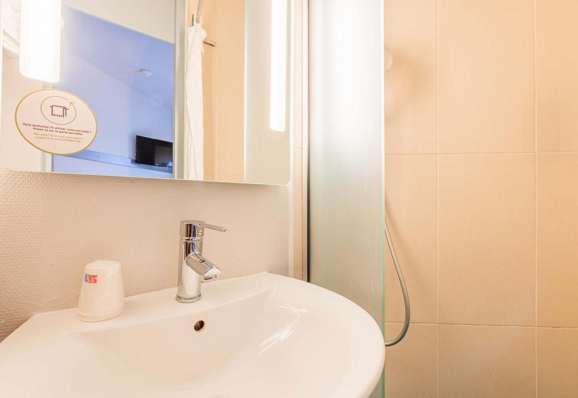 B&B HOTEL Mulhouse Ile Napoleon Classic Triple Room 3