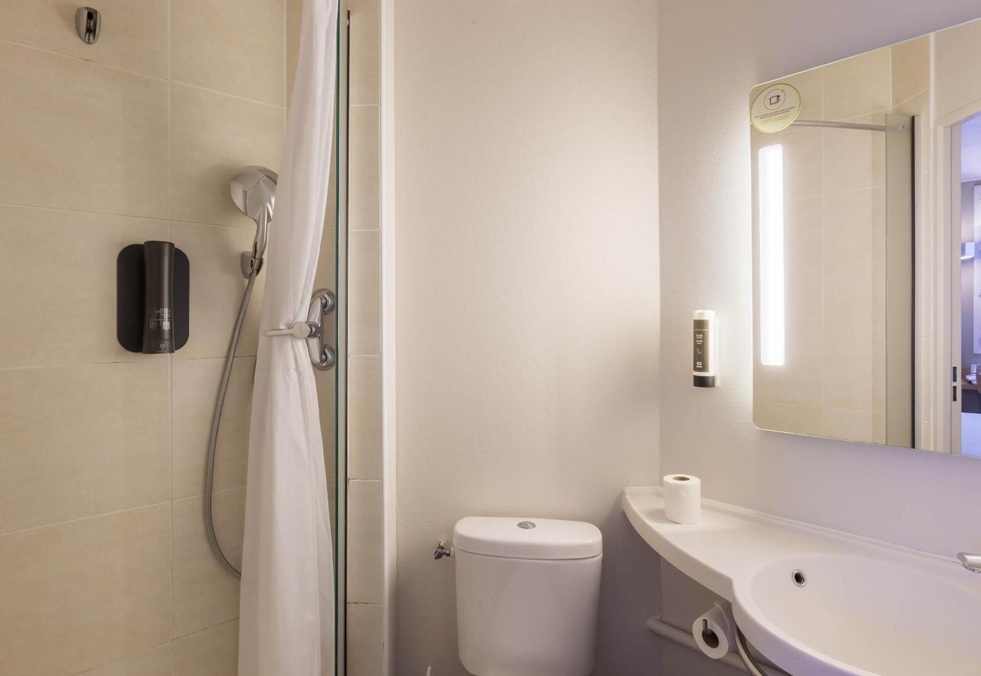 B&B HOTEL Auxerre Moneteau Double Room - Disability Access 3