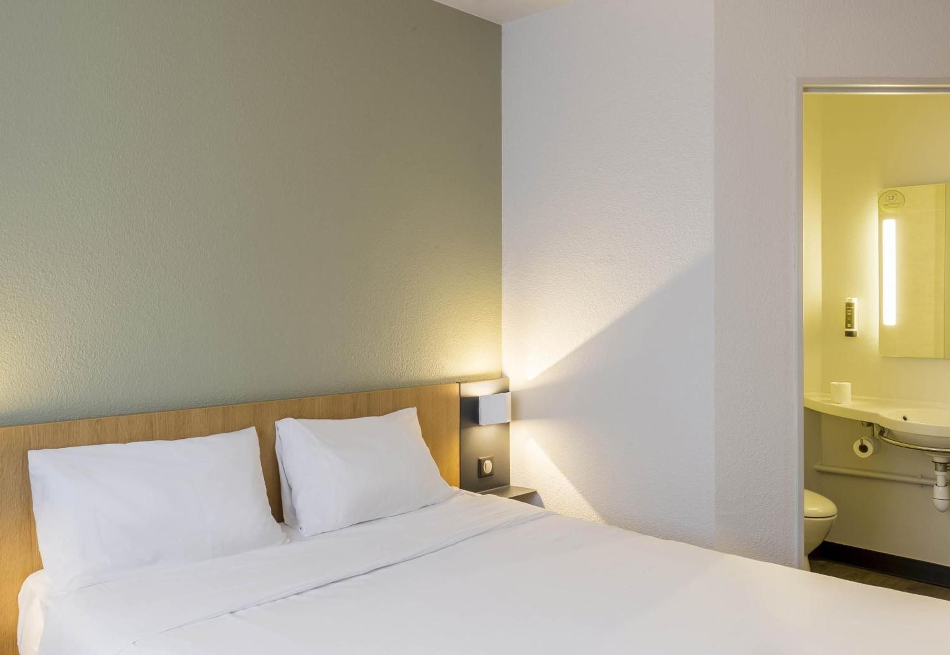 B&B HOTEL Auxerre Moneteau Double Room - Disability Access