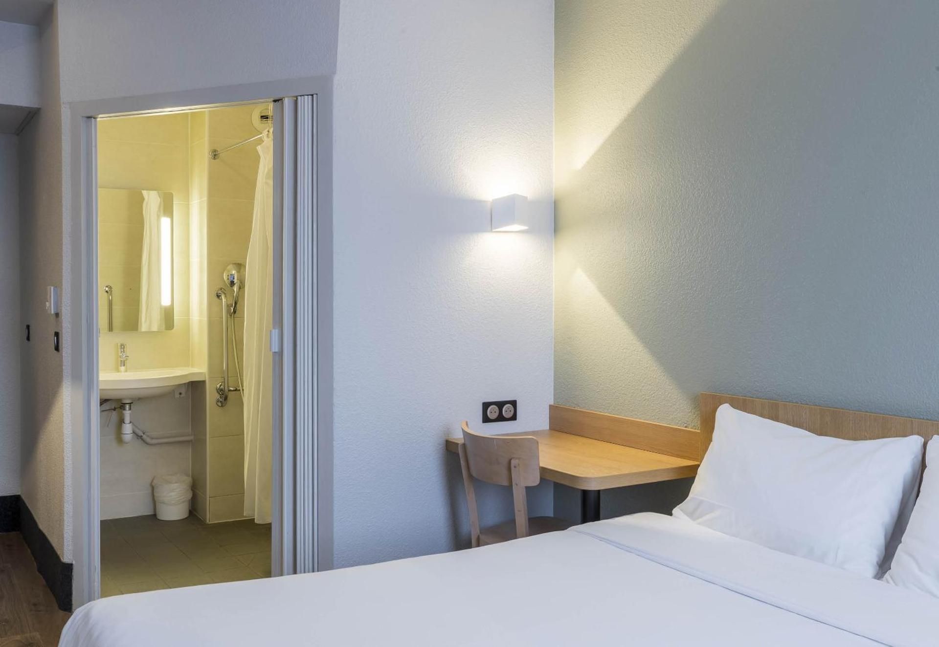 B&B HOTEL Auxerre Moneteau Double Room - Disability Access 2