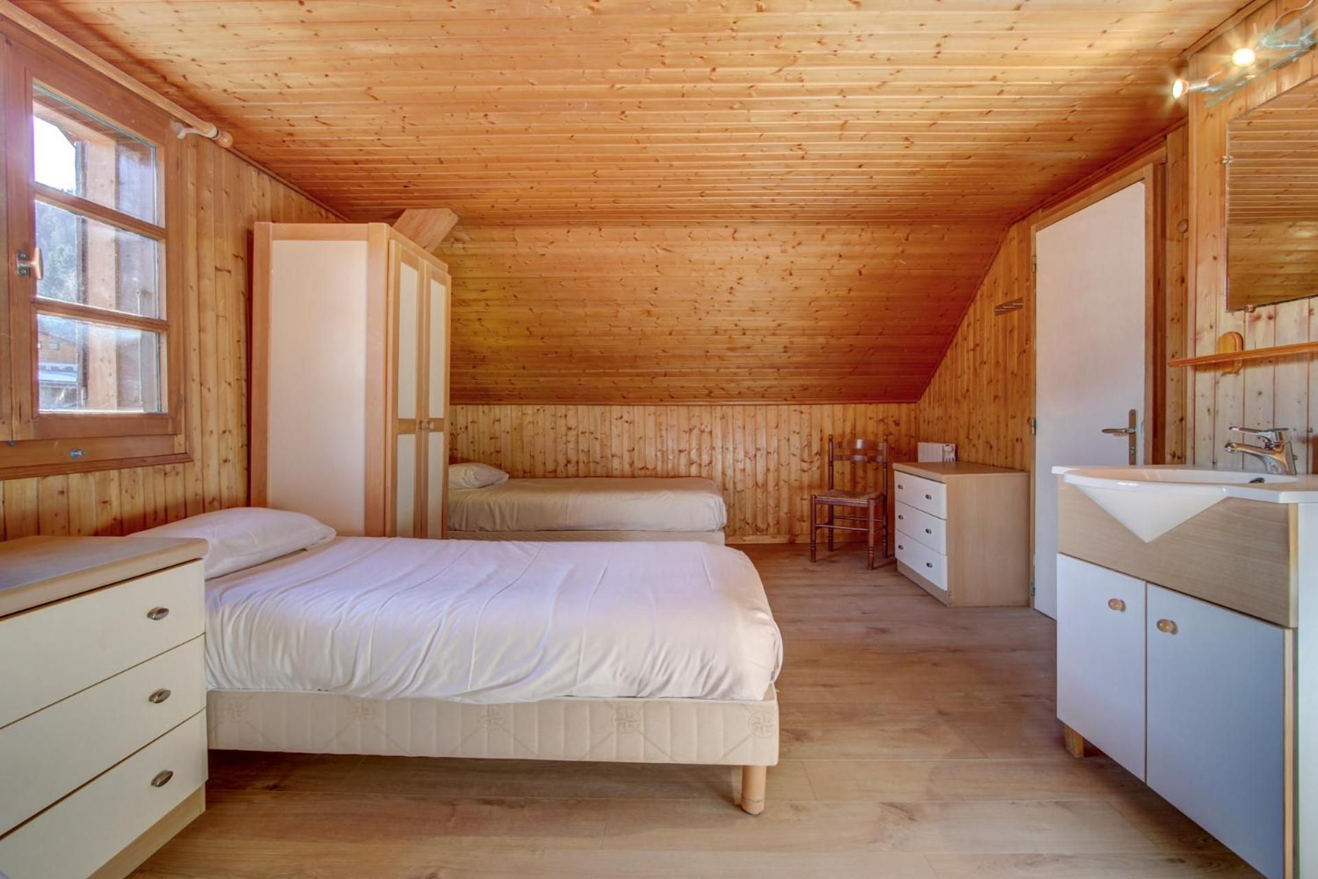 Quadruple Room with Shared Bathroom
