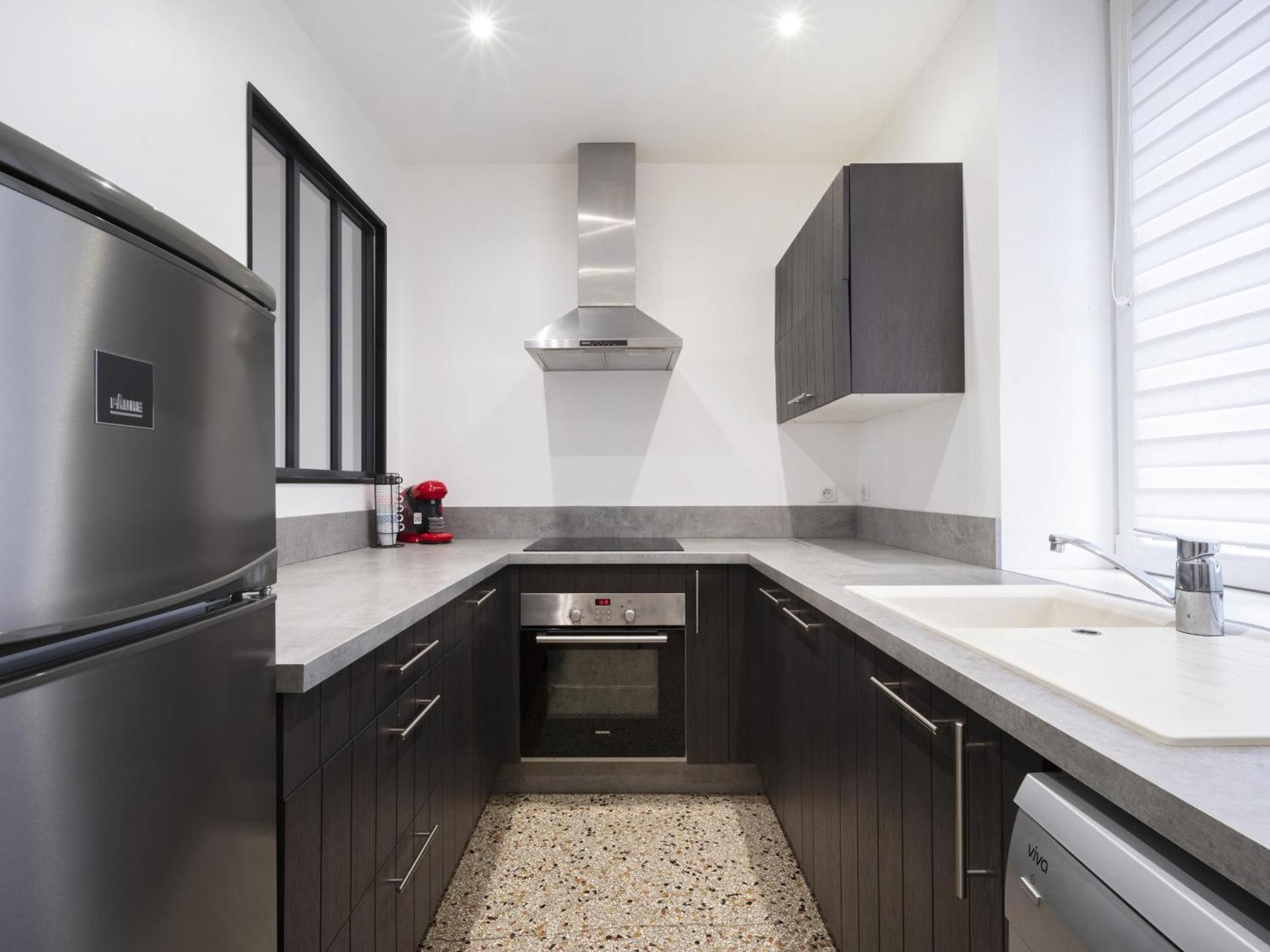 DELUXE APARTMENT