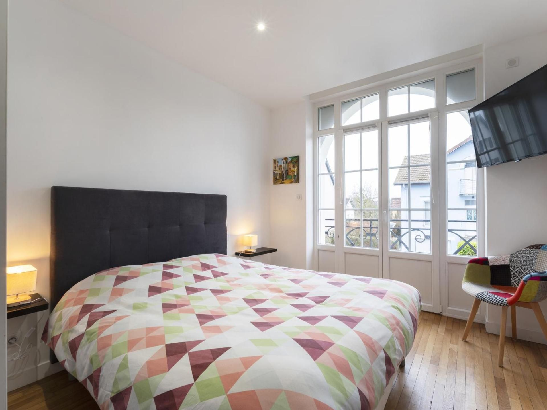 DELUXE APARTMENT