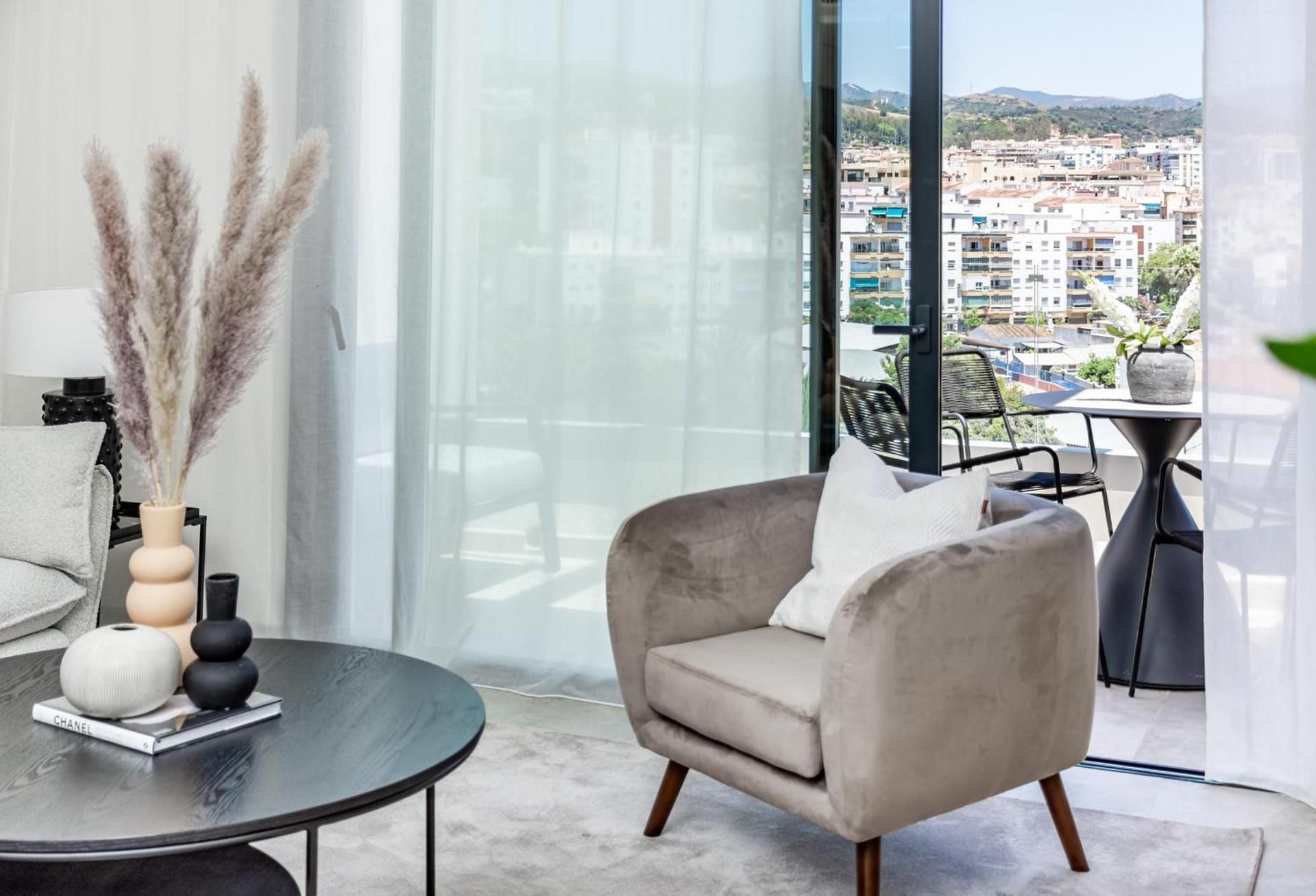 Apartment with Mountain View