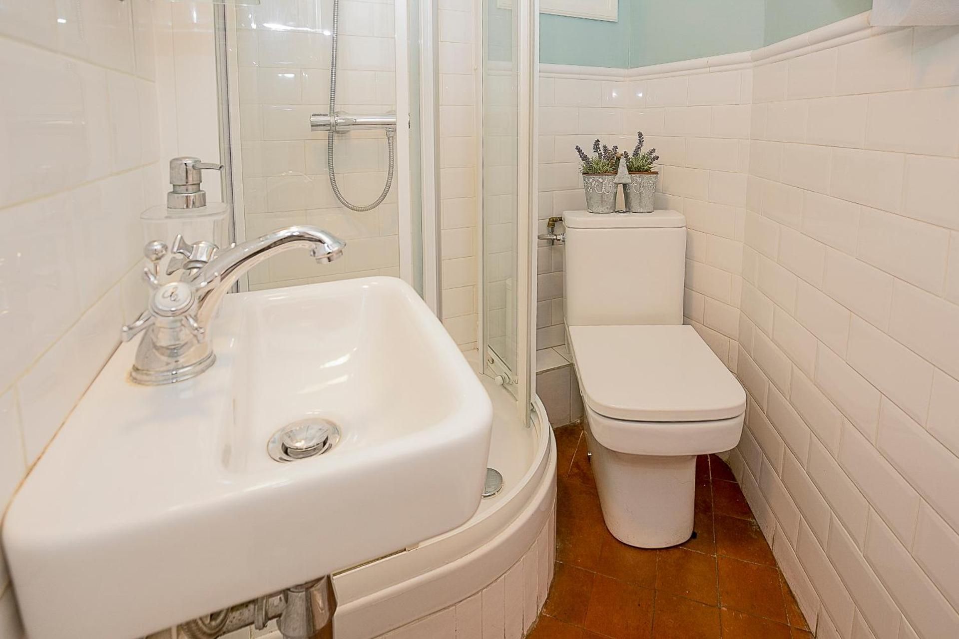 Twin Room with Private External Bathroom