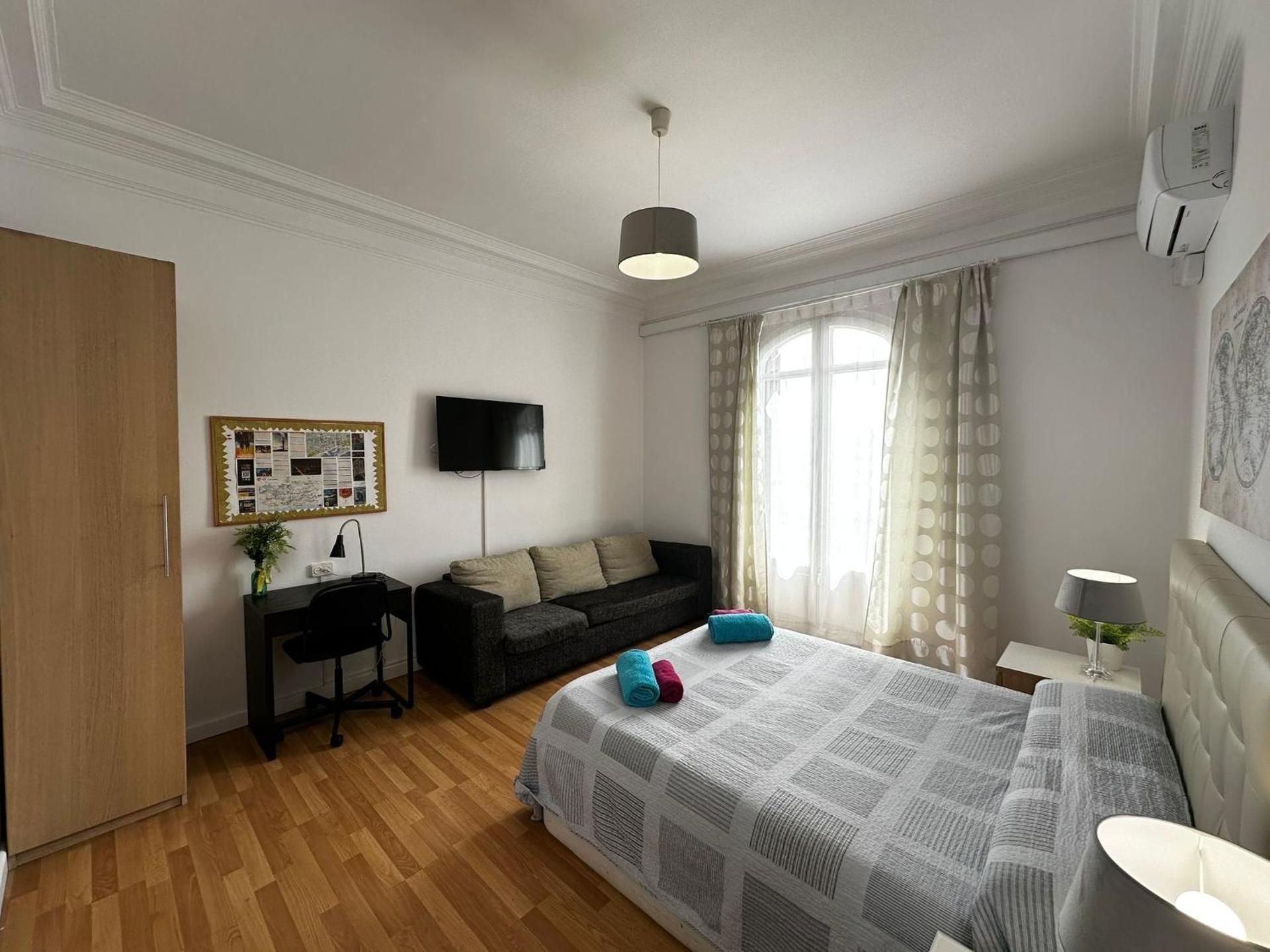 Basic Triple Room with Shared Bathroom