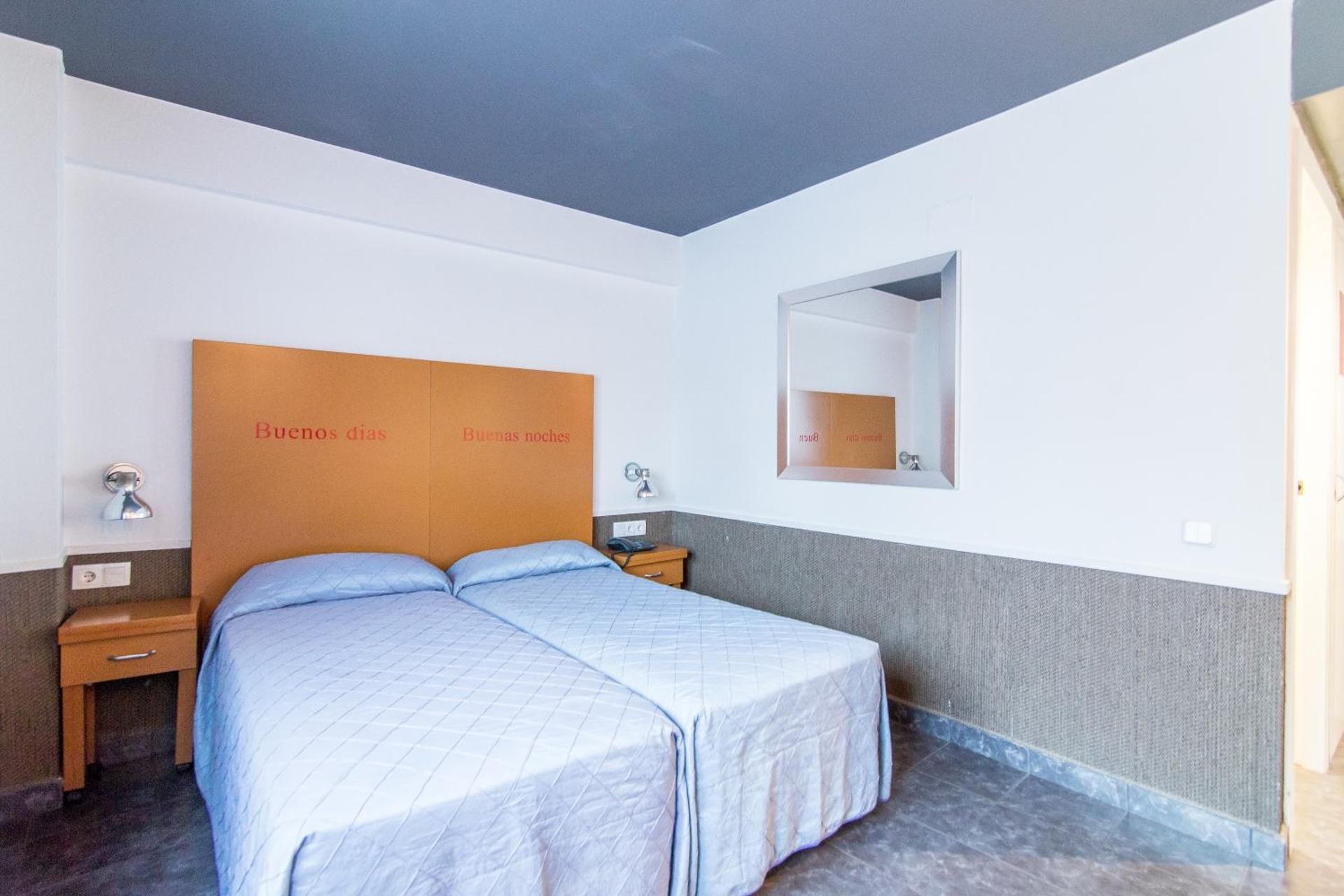 Colors Double or Twin Room with Private Bathroom 2