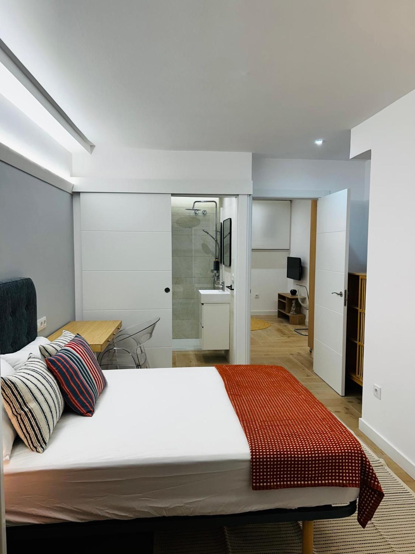 Studio Apartment with Queen Bed