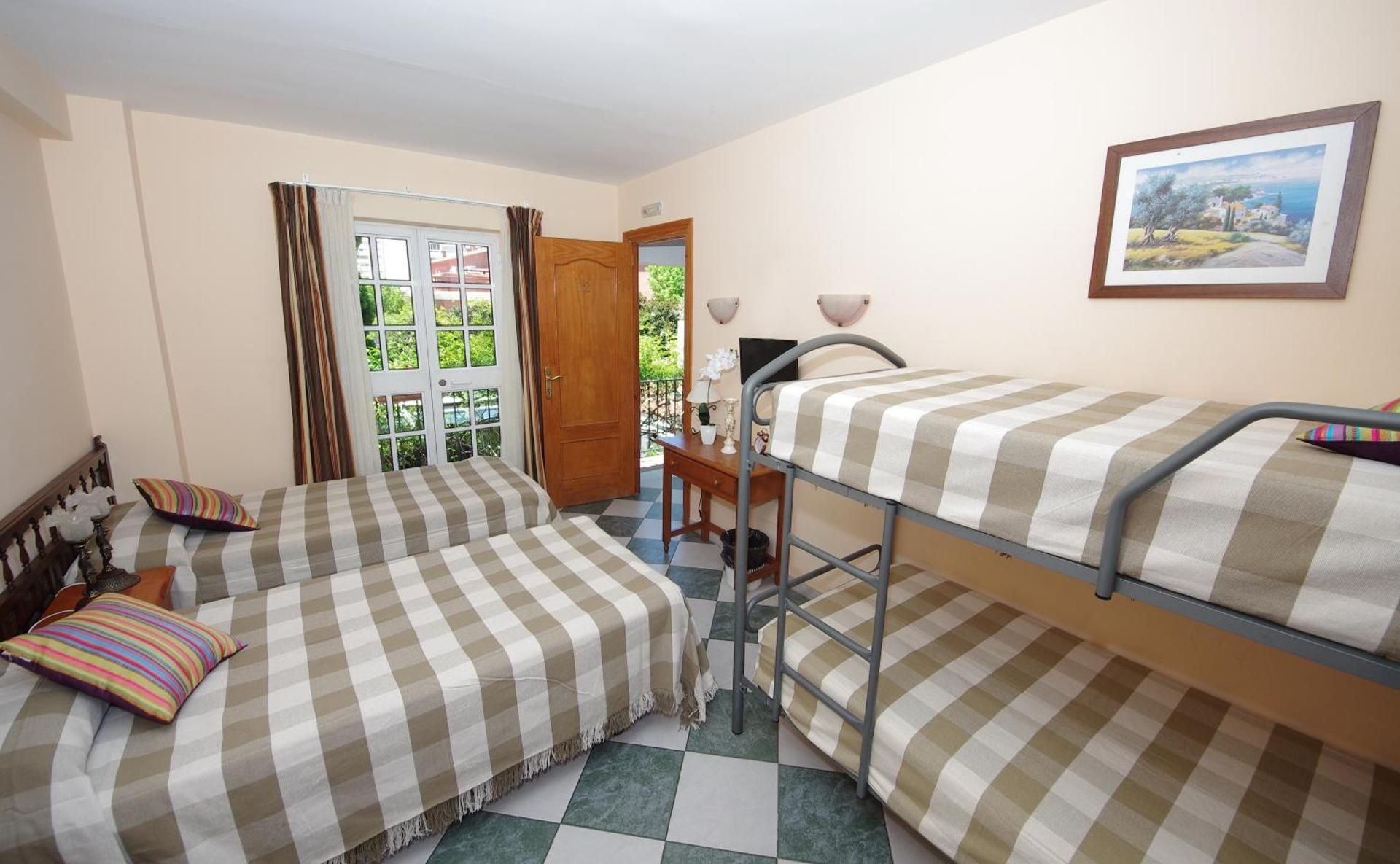 Quadruple Room with Private Bathroom