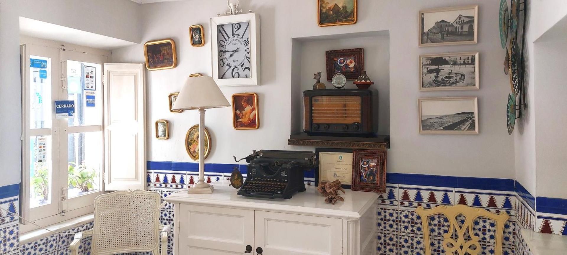 Twin Room with Shared Bathroom