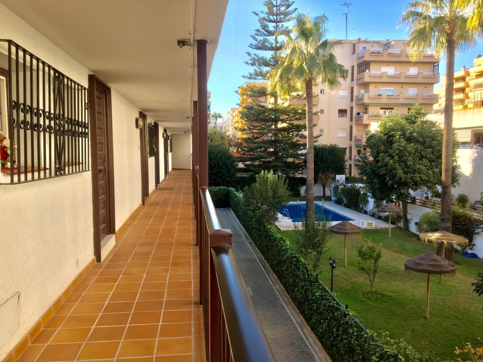 Apartment with Pool View 