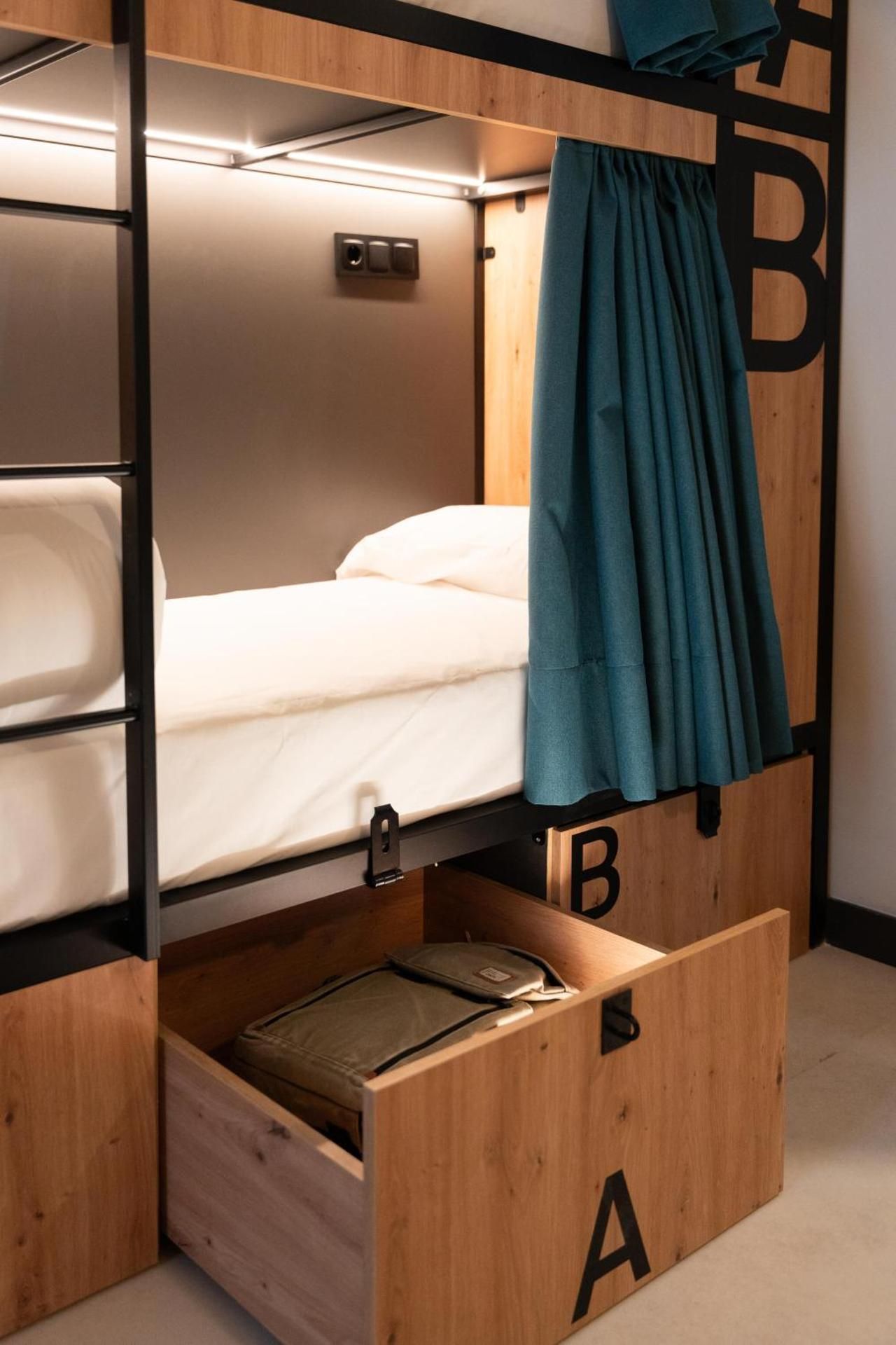 Private Room (4 Adults)