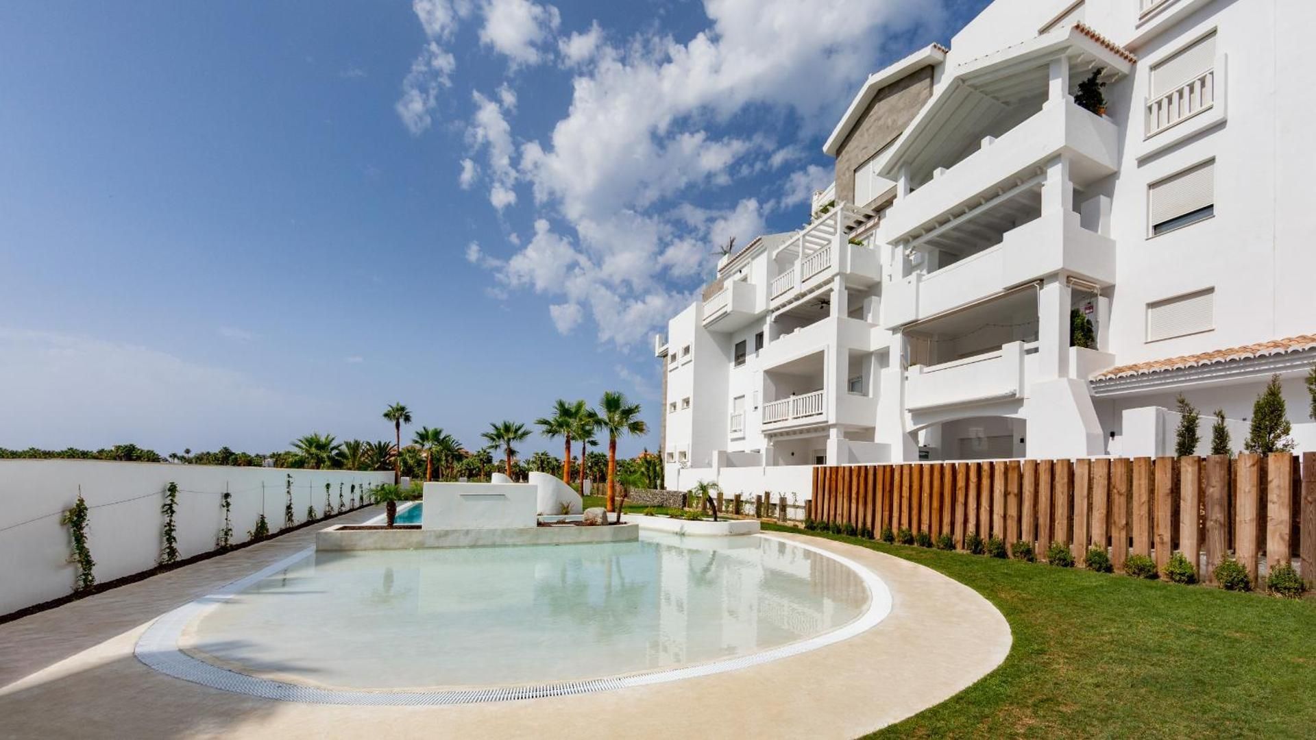 Luxury Apartment with pool view and golf