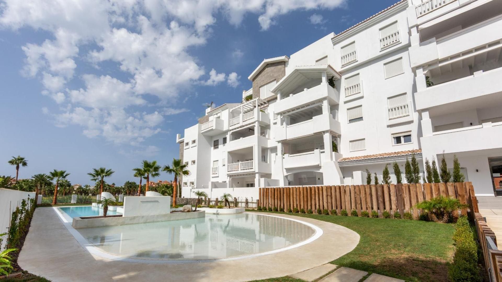 Luxury Apartment with pool view and golf