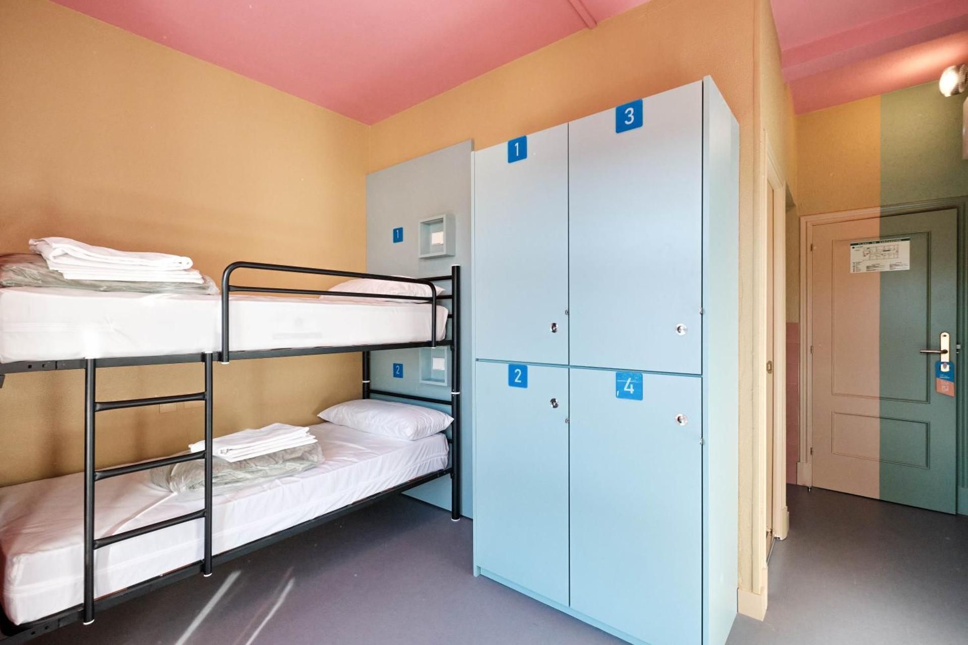 Bunk Bed in Mixed Dormitory Room