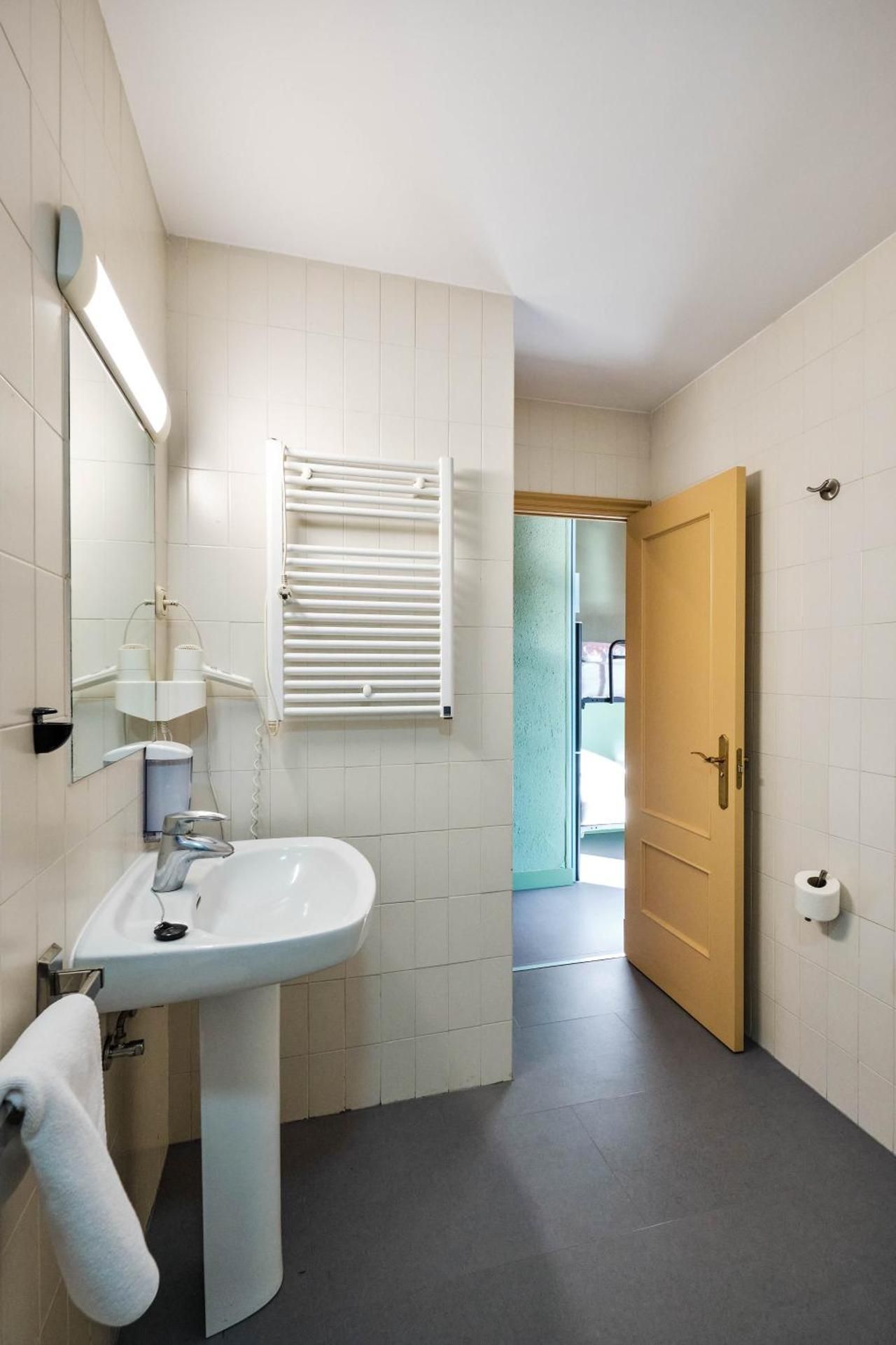 Bunk Bed in Mixed Dormitory Room