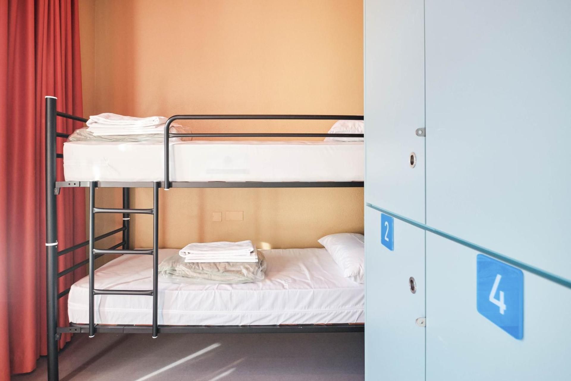 Bunk Bed in Mixed Dormitory Room