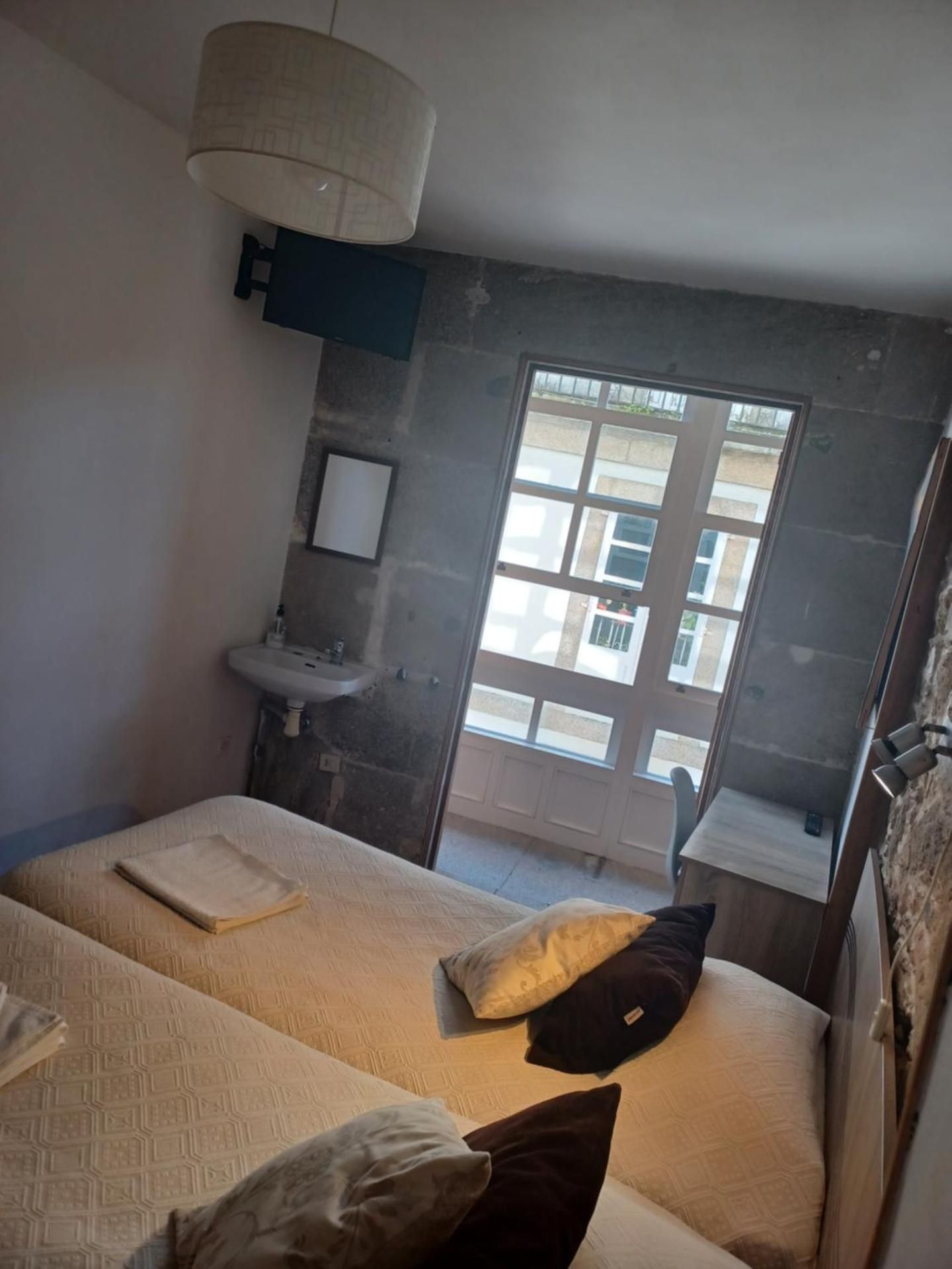 Hostal Forest Budget Twin Room 2