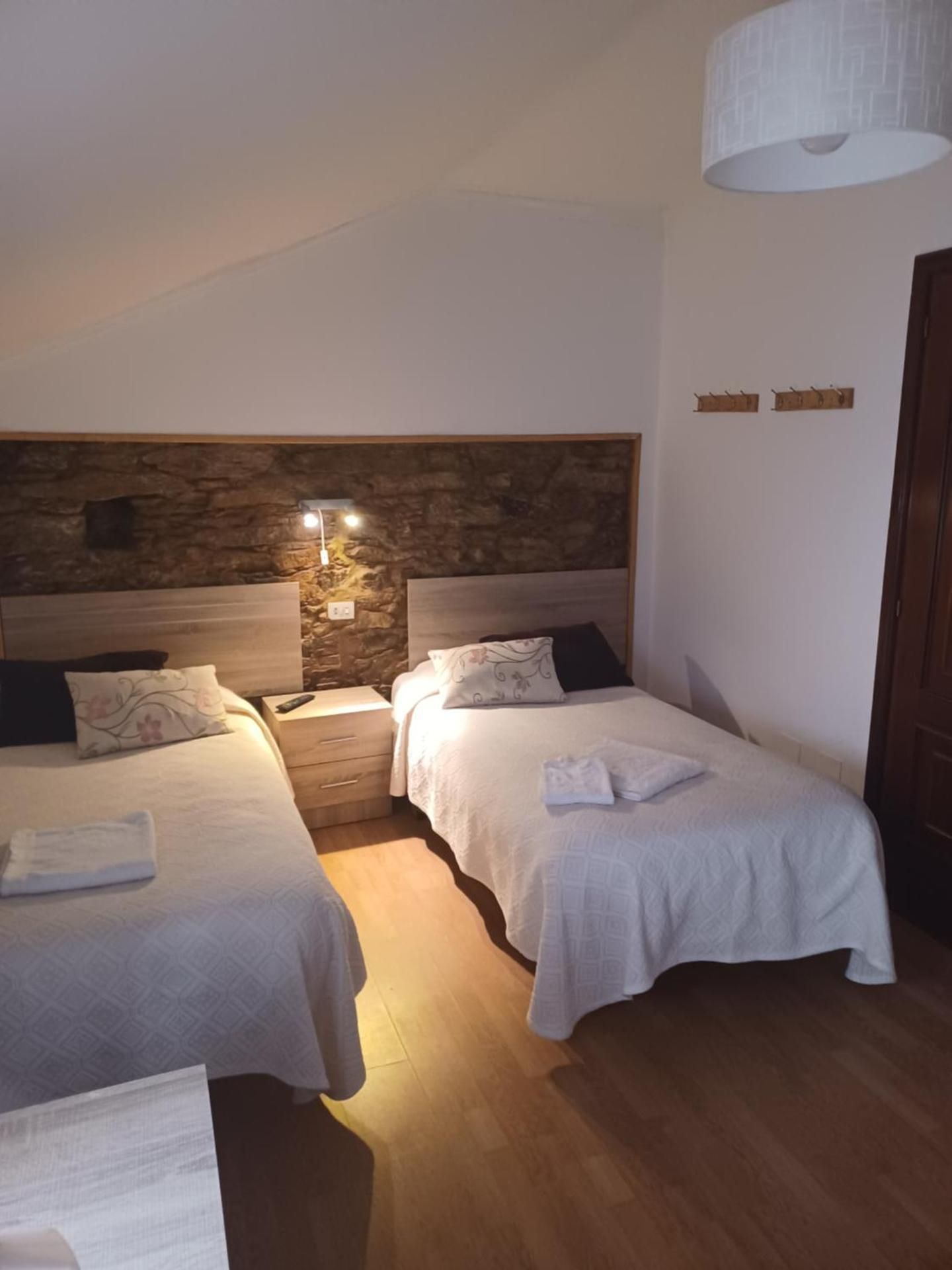 Hostal Forest Twin Room with Private Bathroom 2