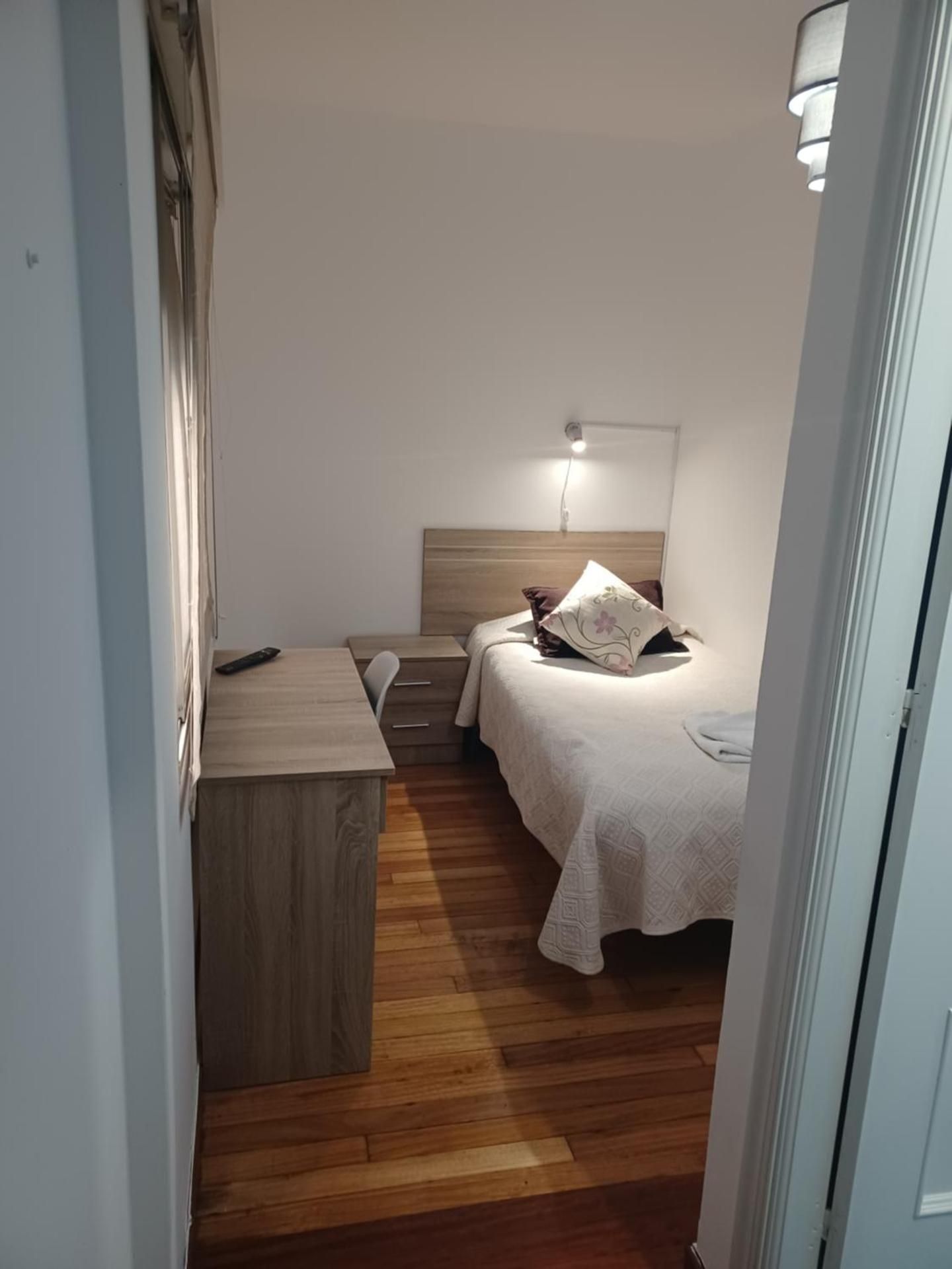 Hostal Forest Single Room with Private Bathroom