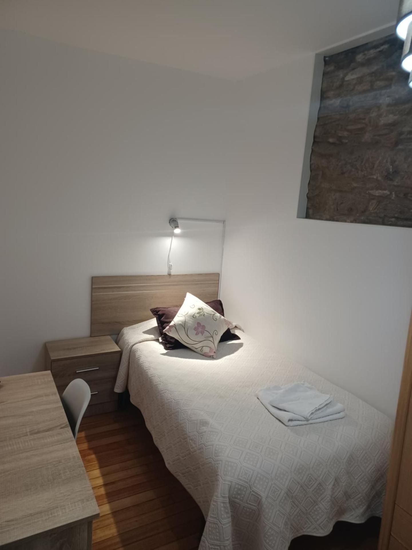 Hostal Forest Single Room with Private Bathroom 2