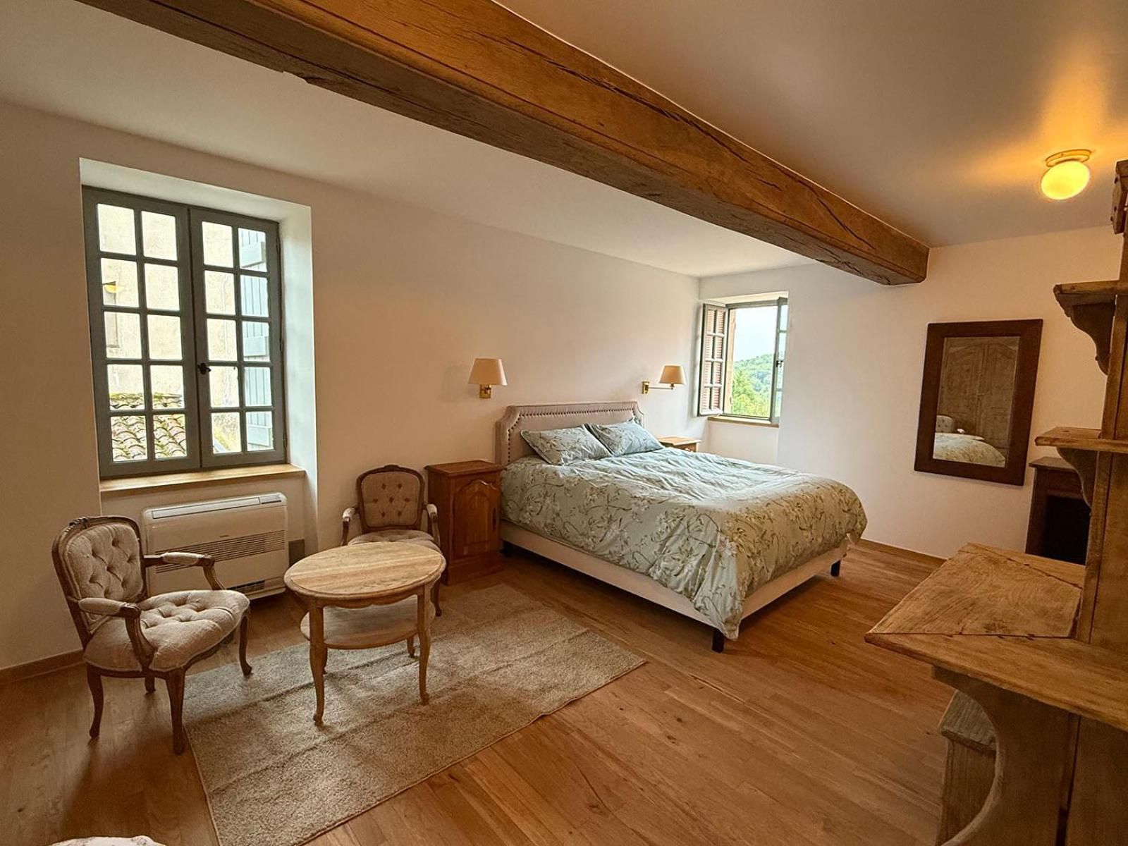 Deluxe Room (2 Adults + 1 Child)