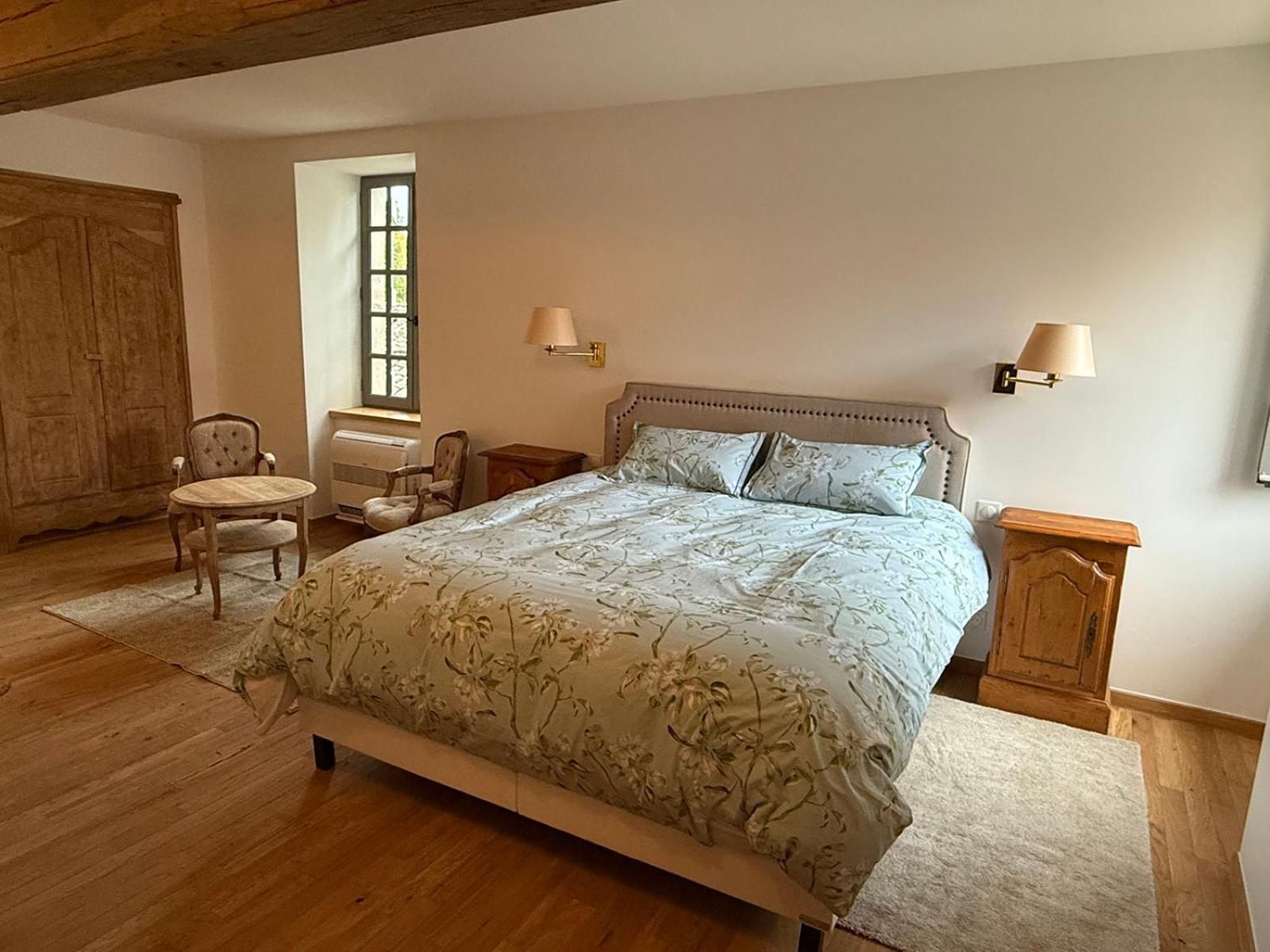 Deluxe Room (2 Adults + 1 Child)