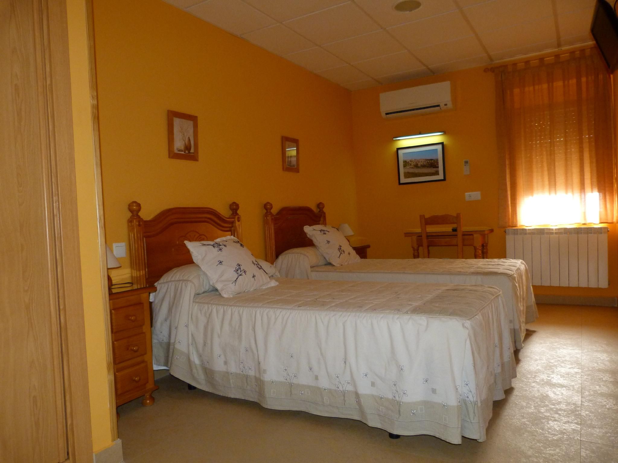 Twin room-Comfort-Private Bathroom-Landmark view