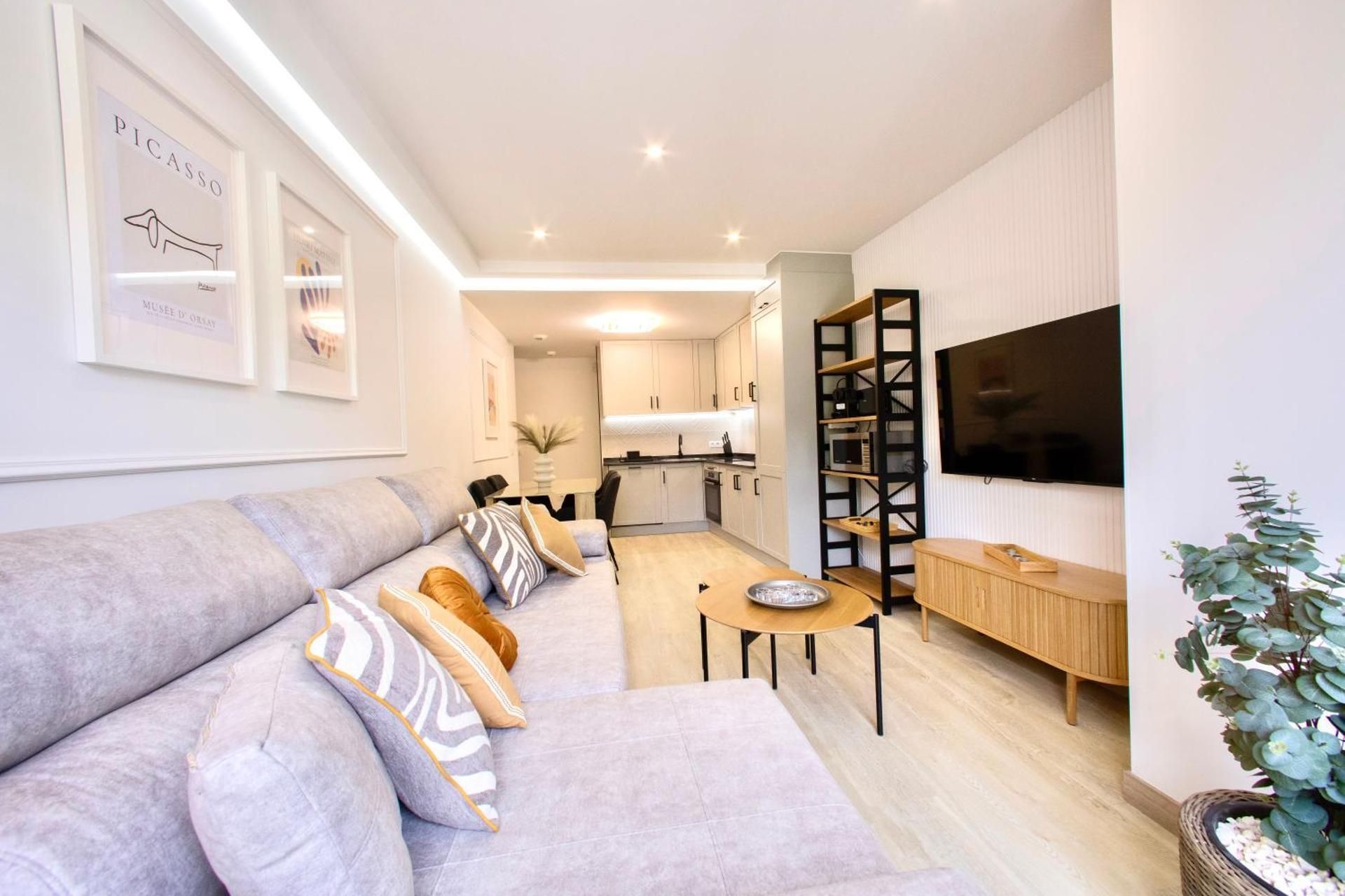 One-Bedroom Apartment with Park View