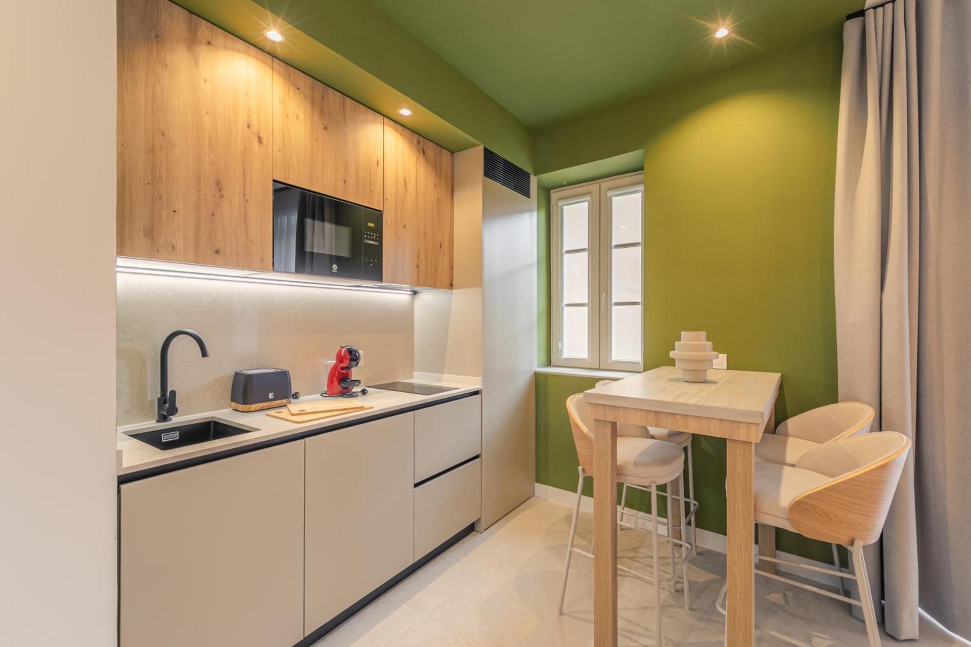 One-Bedroom Apartment with Balcony
