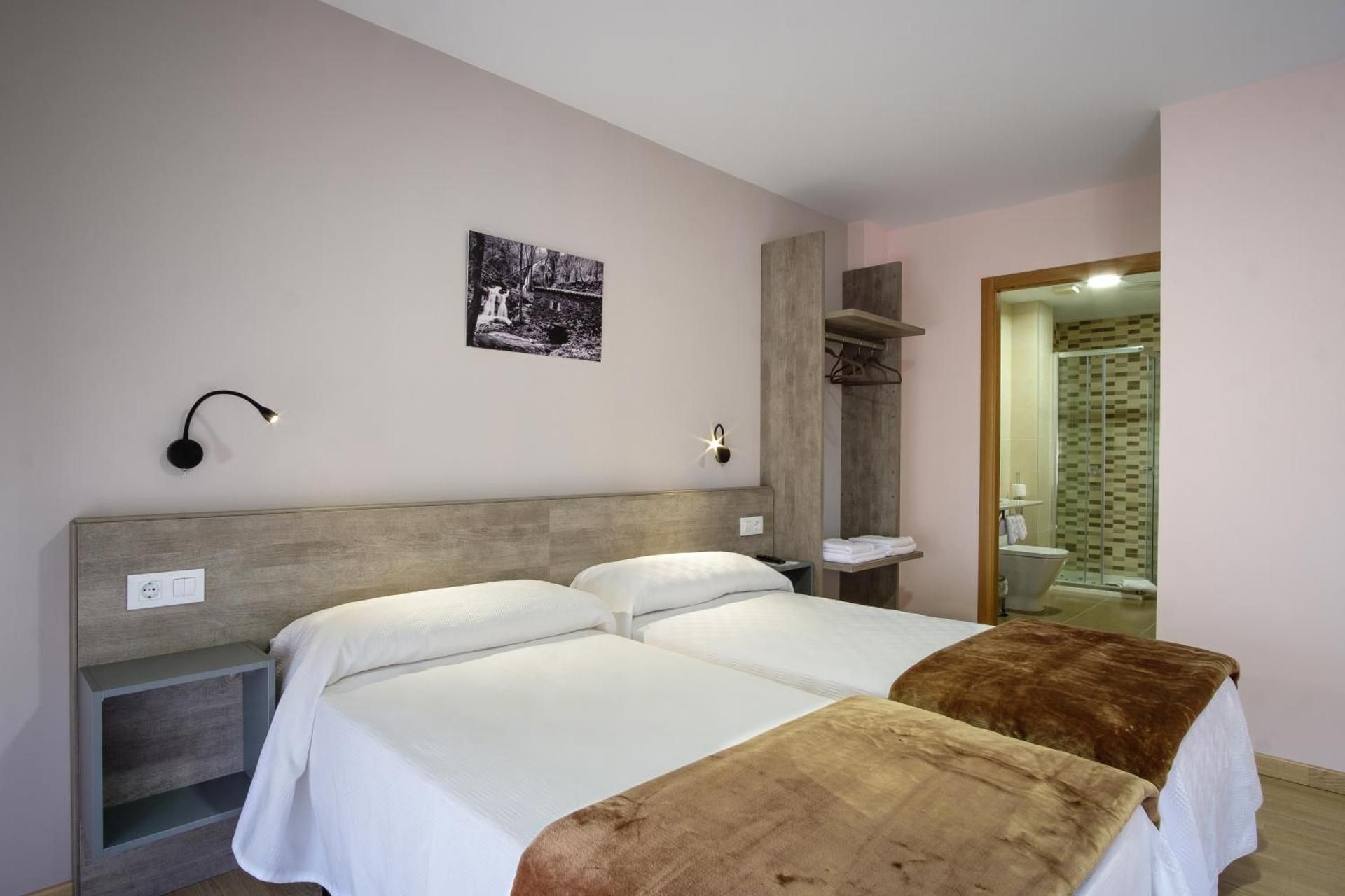 Twin Room with Private Bathroom