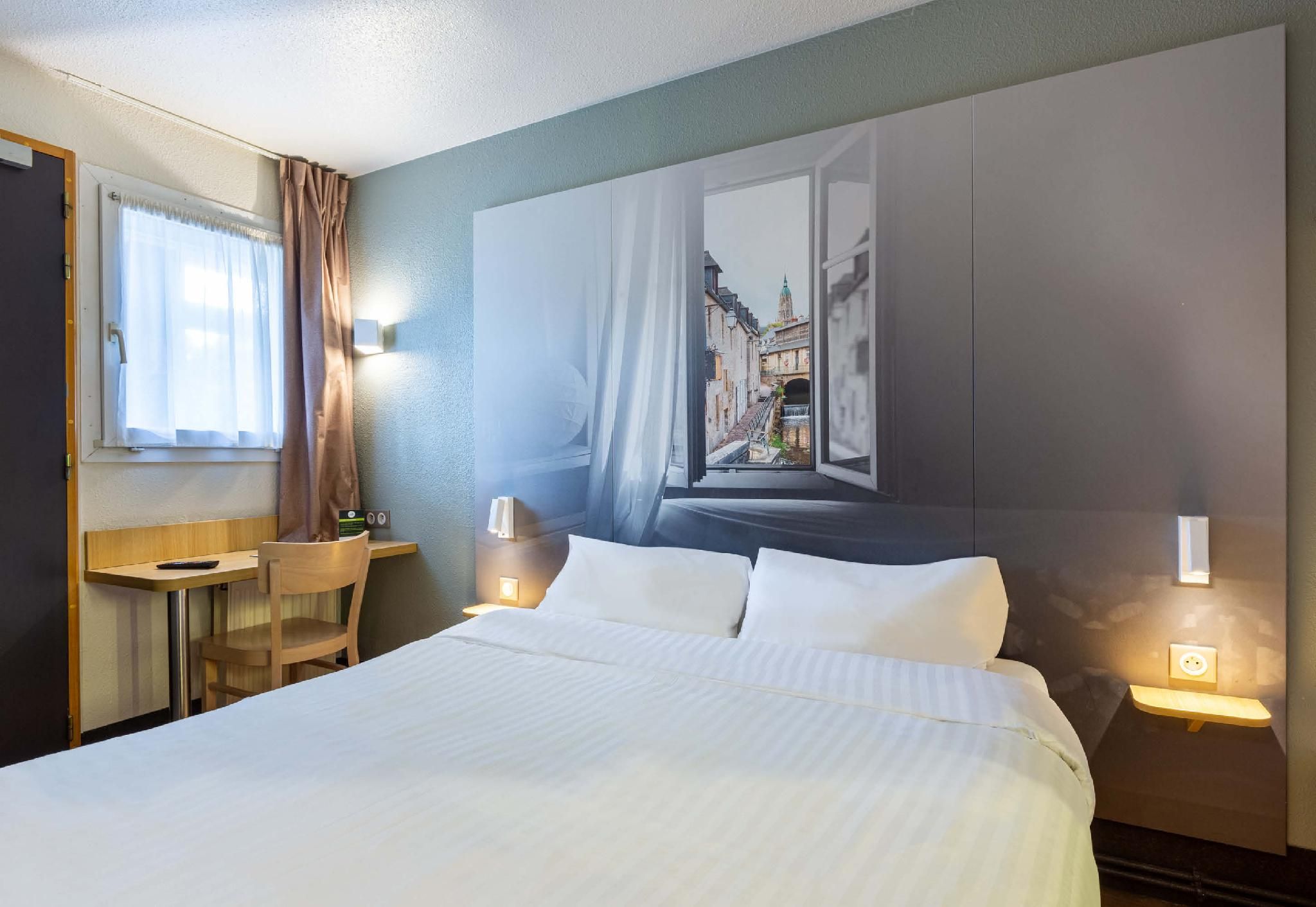 B&B HOTEL CHARTRES Le Forum Double Room