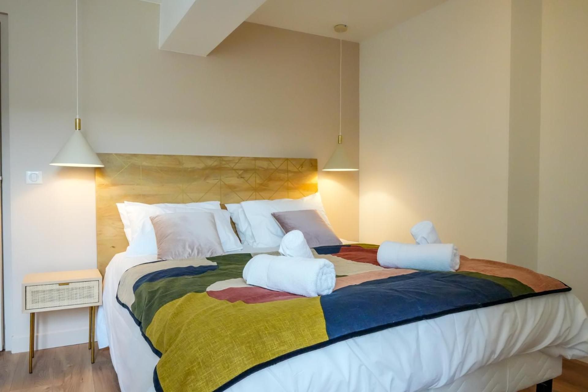 DELUXE APARTMENT