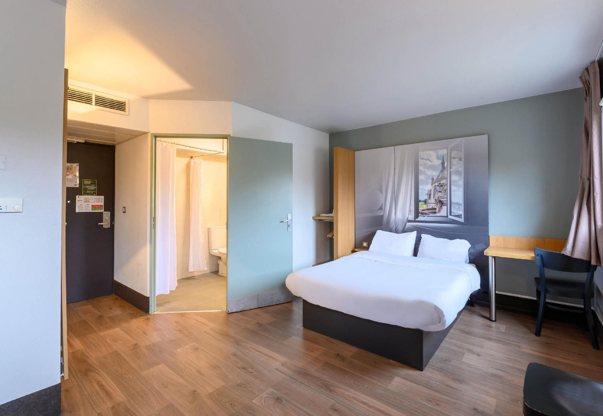 B&B HOTEL Creil Chantilly Quadruple Room - Non-Smoking 2