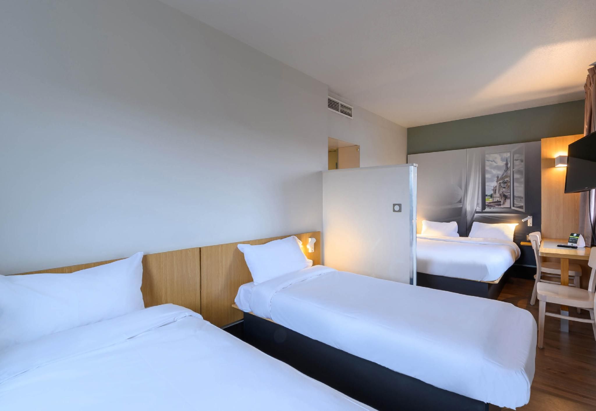 B&B HOTEL Creil Chantilly Quadruple Room - Non-Smoking