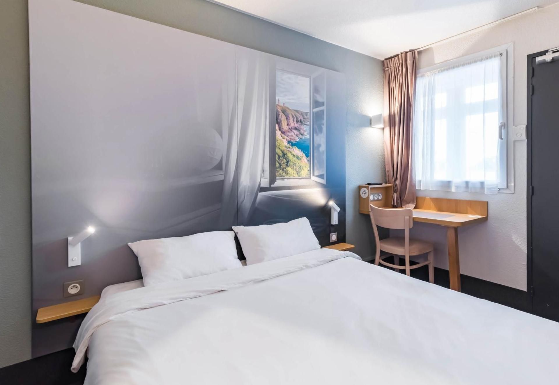 B&B HOTEL Creil Chantilly Standard Quadruple Room 2