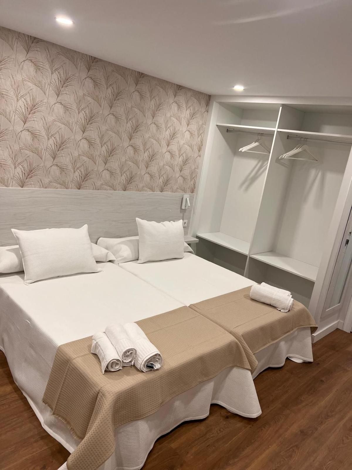Standard Double Room with Shared Bathroom