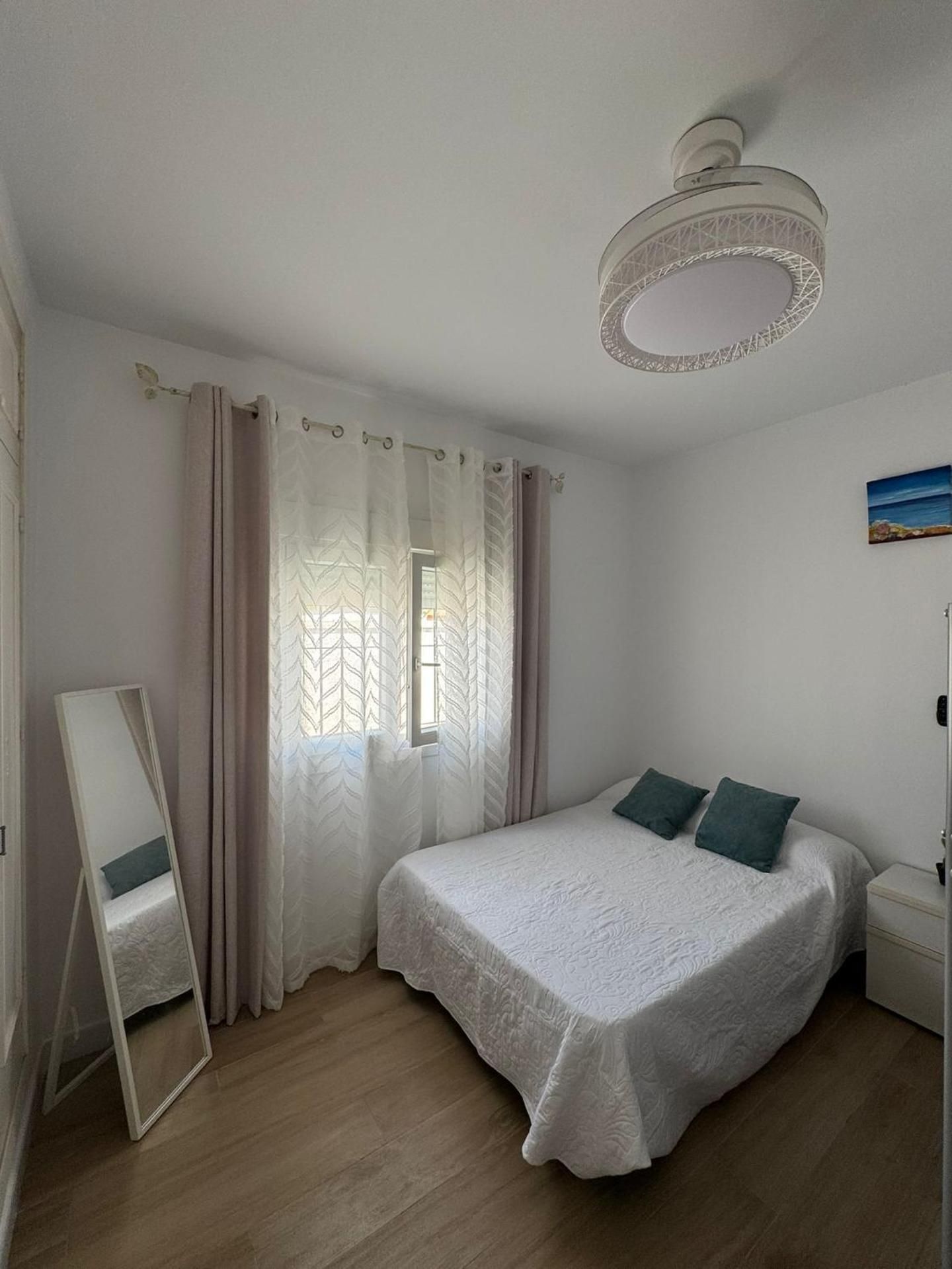 Single Bed in Mixed Dormitory Room