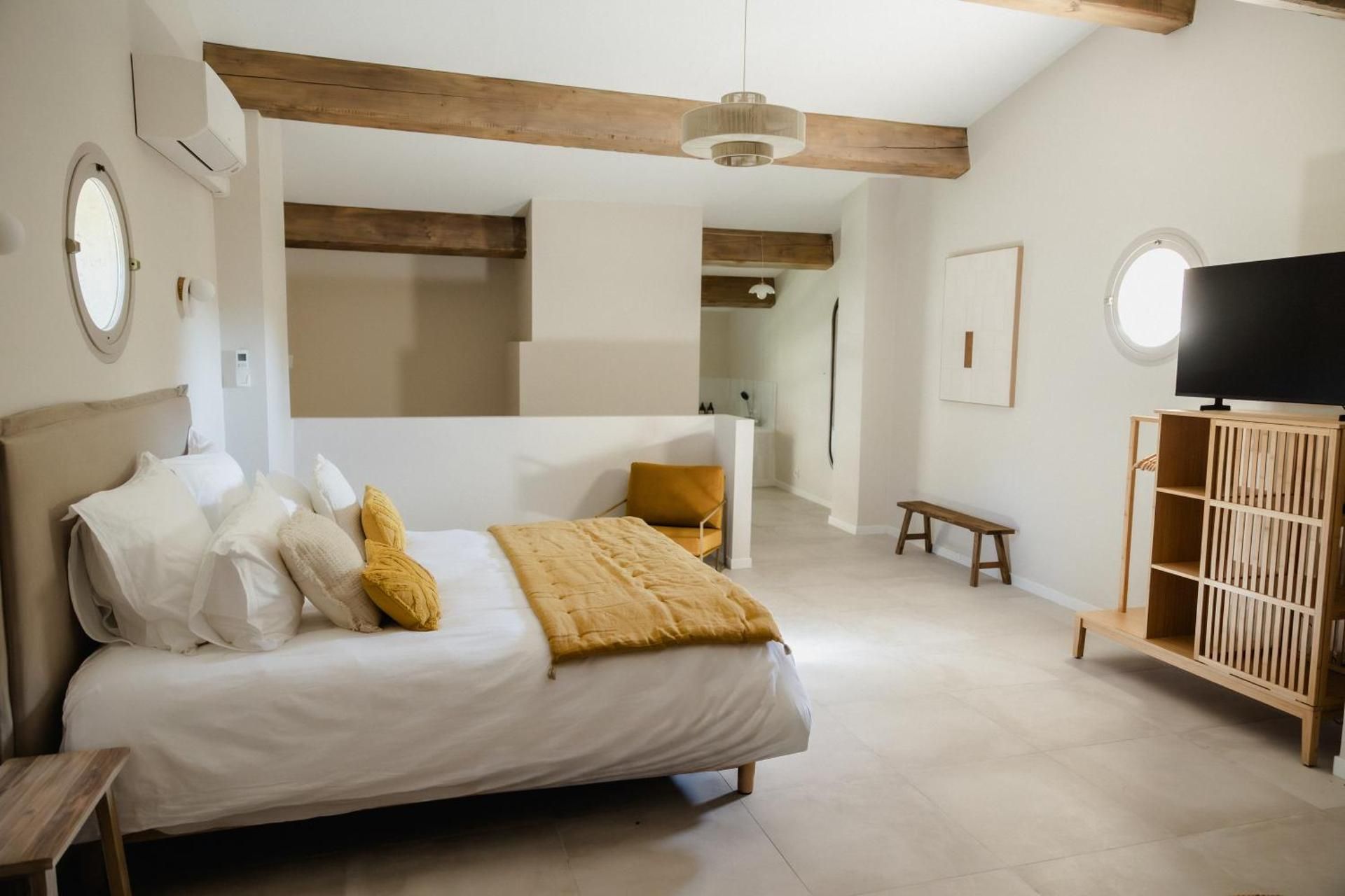 Deluxe King Room