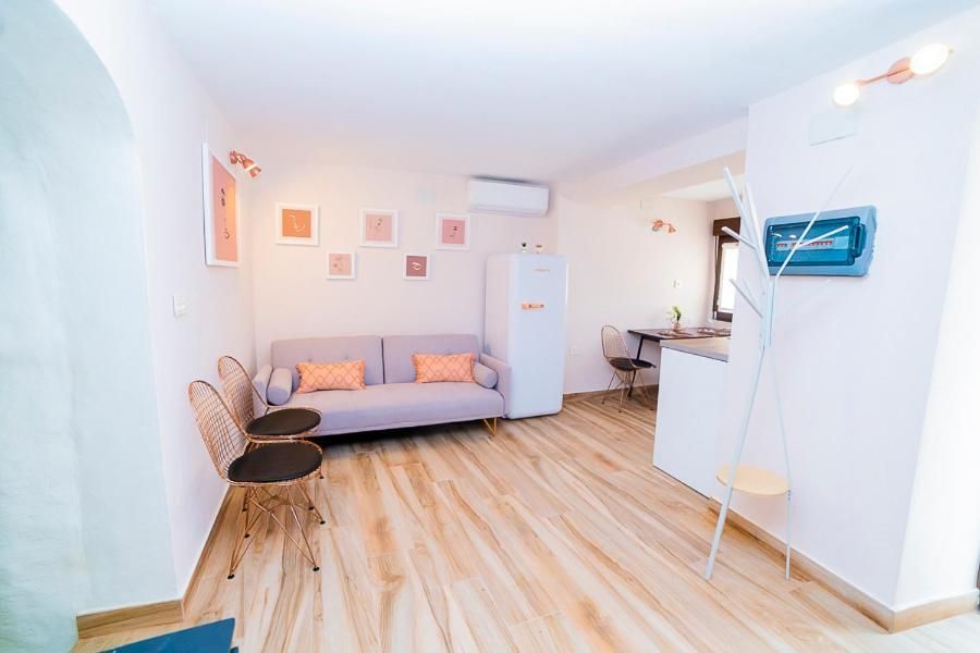 Deluxe Room (2 Adults + 1 Child)