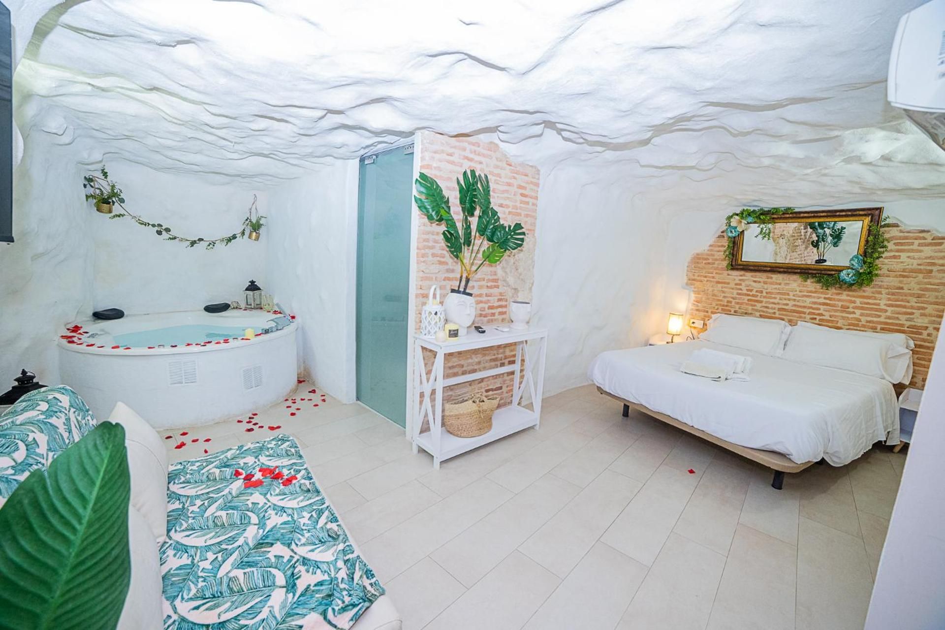 Deluxe Suite with Spa Bath