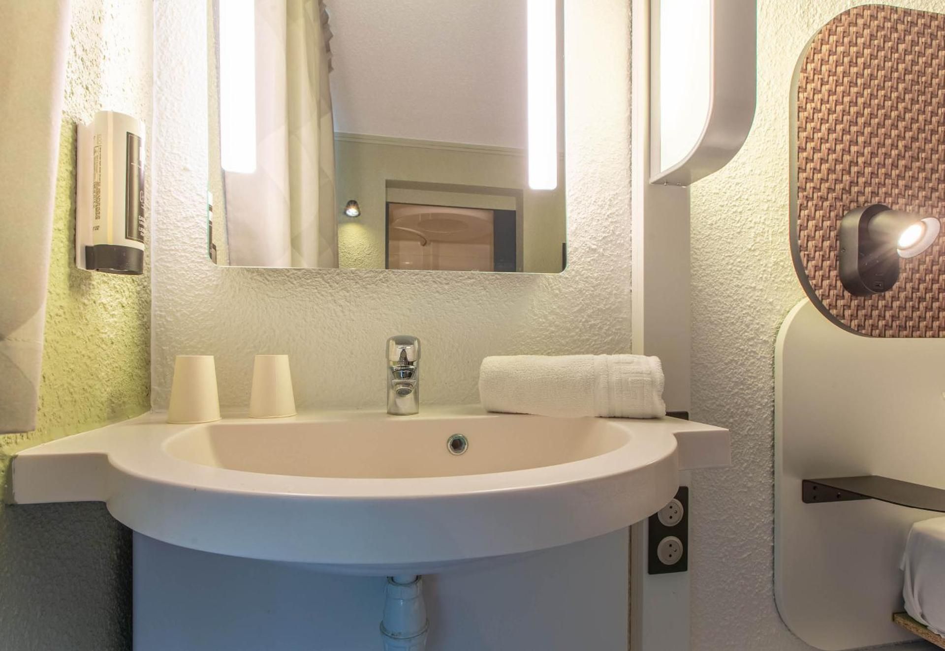 B&B HOTEL Chateauroux A20 L'Occitane Double Room 3