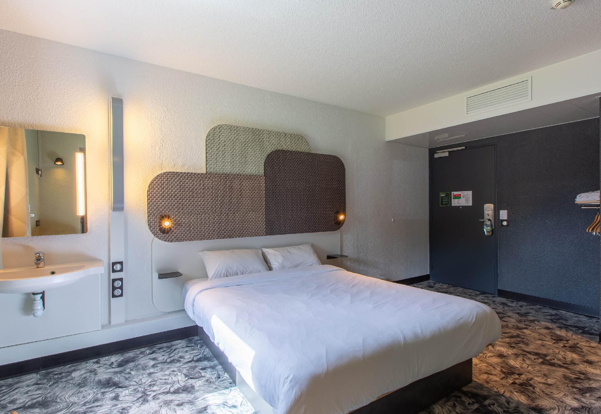 B&B HOTEL Chateauroux A20 L'Occitane Double Room - Disability Access