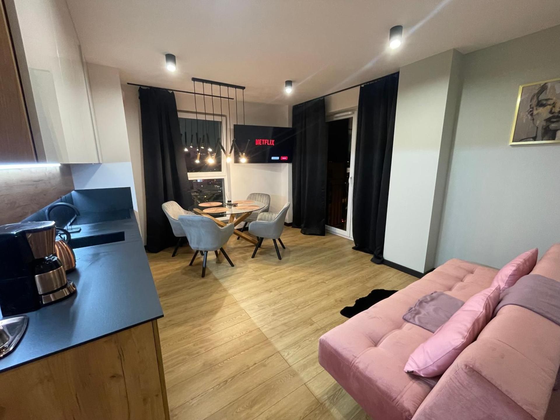 Deluxe King Suite