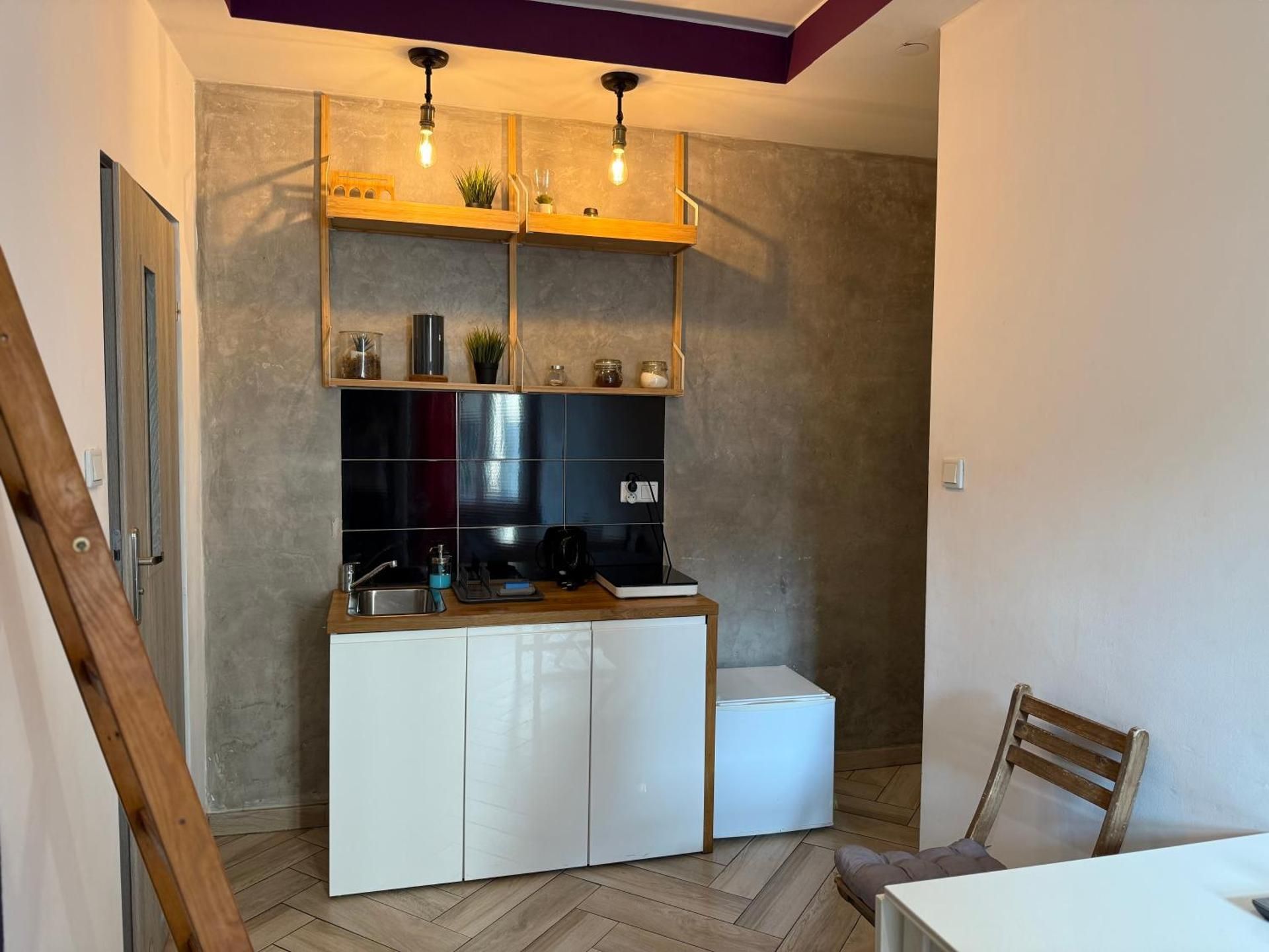 Deluxe Studio