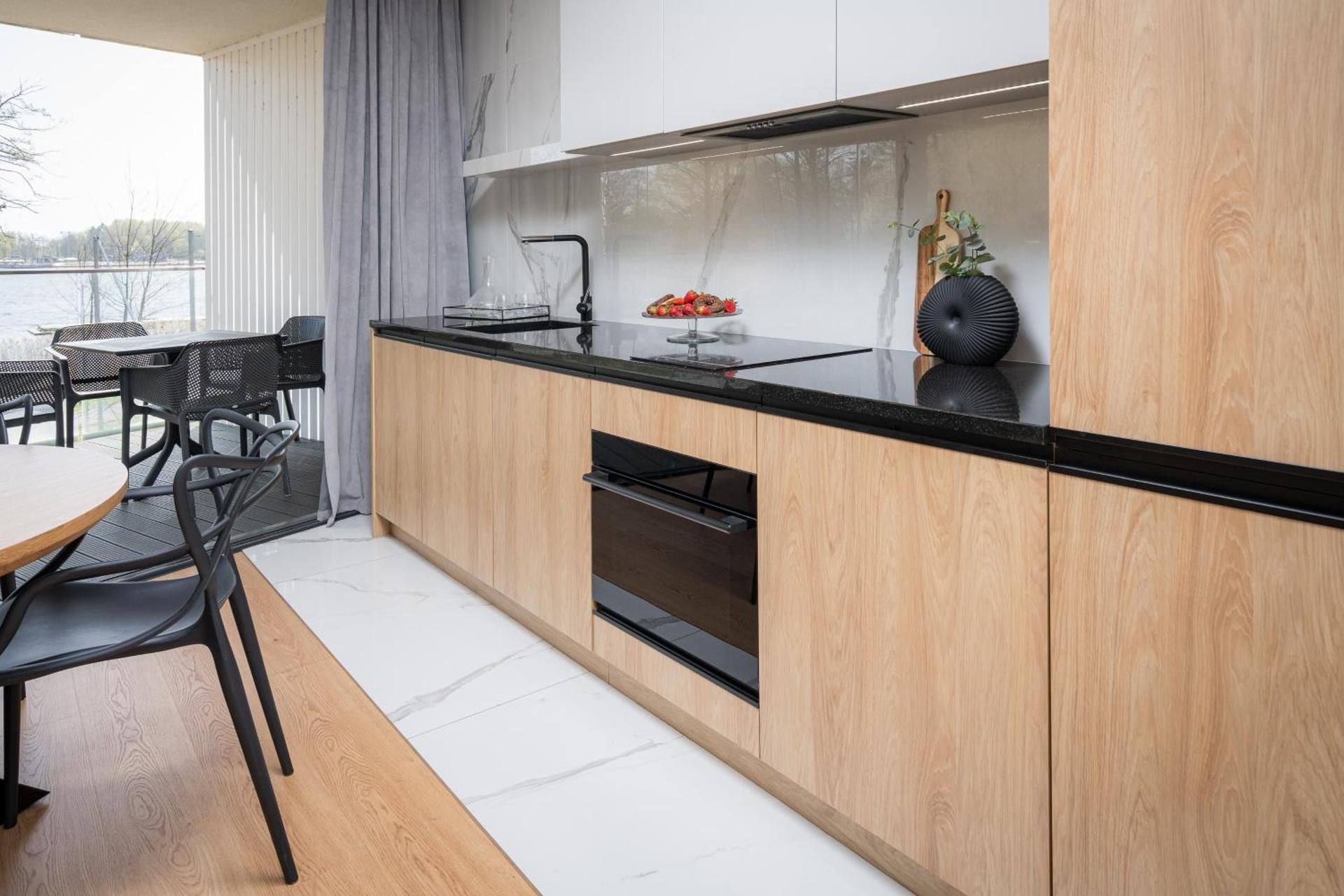 One-Bedroom Apartment with Lake View