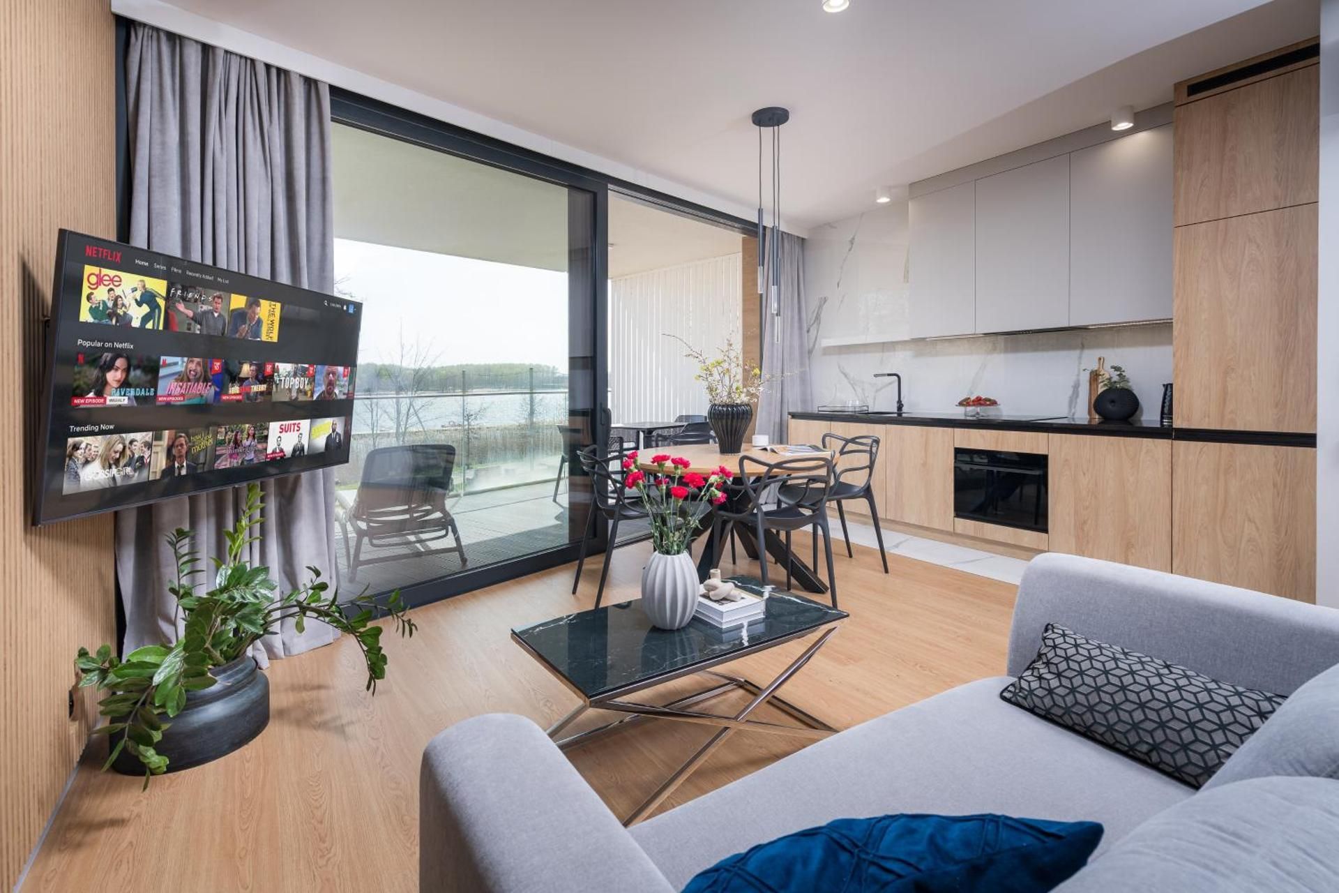 One-Bedroom Apartment with Lake View