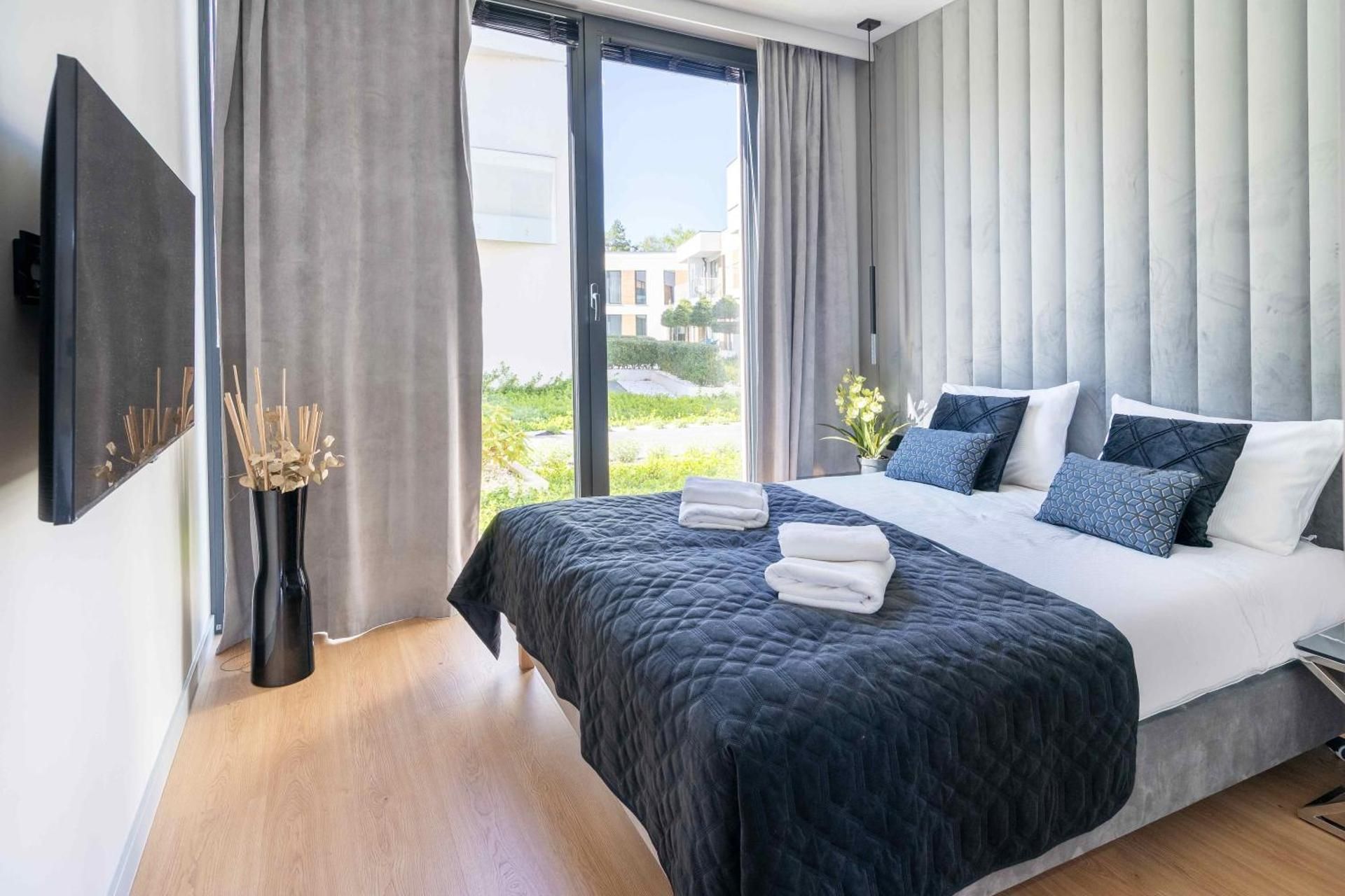 Three-Bedroom Apartment with Lake View