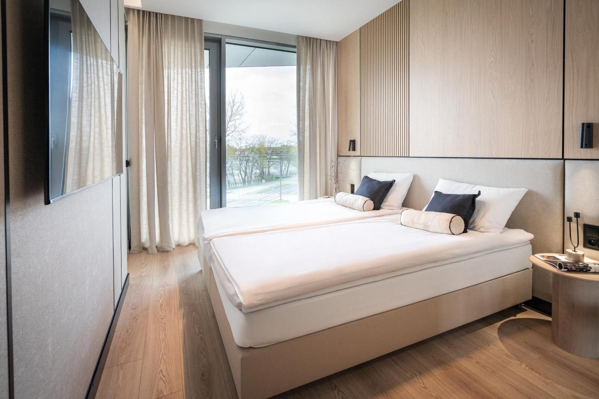 Two-Bedroom Apartment with Lake View